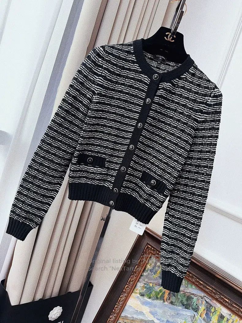 Chanel Chanel 25P black and white striped enamel button knitted c Size XS / US 0-2 / IT 36-38 - 1 Thumbnail