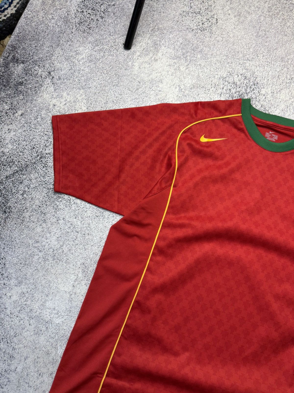 Nike Vintage Nike Portugal 2004 Home Football Shirt Soccer Jersey Size US L / EU 52-54 / 3 - 4 Thumbnail