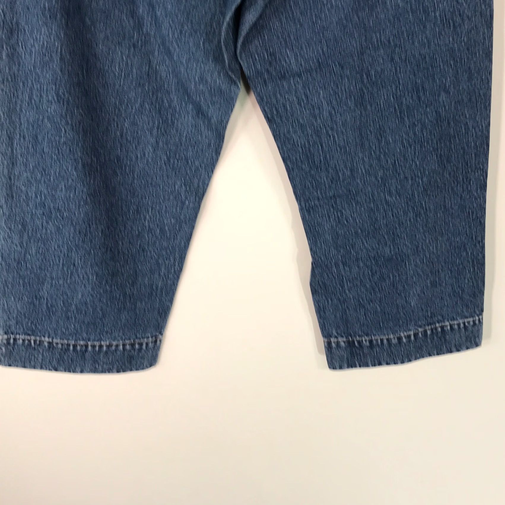 Eddie Bauer Eddie Bauer Denim Capri Shorts Women Size 8 Blue Flat Front Mid Rise Bermuda 22 Inseam Womens Size US 8 / IT 38 - 4 Thumbnail