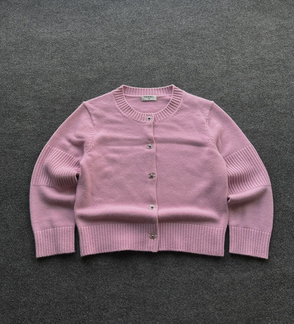Chanel F/W 24 🚨 CASHMERE CHANEL 24B PINK CARDIGAN METAL LOGO BUTTON Size XS / US 0-2 / IT 36-38 - 1 Thumbnail