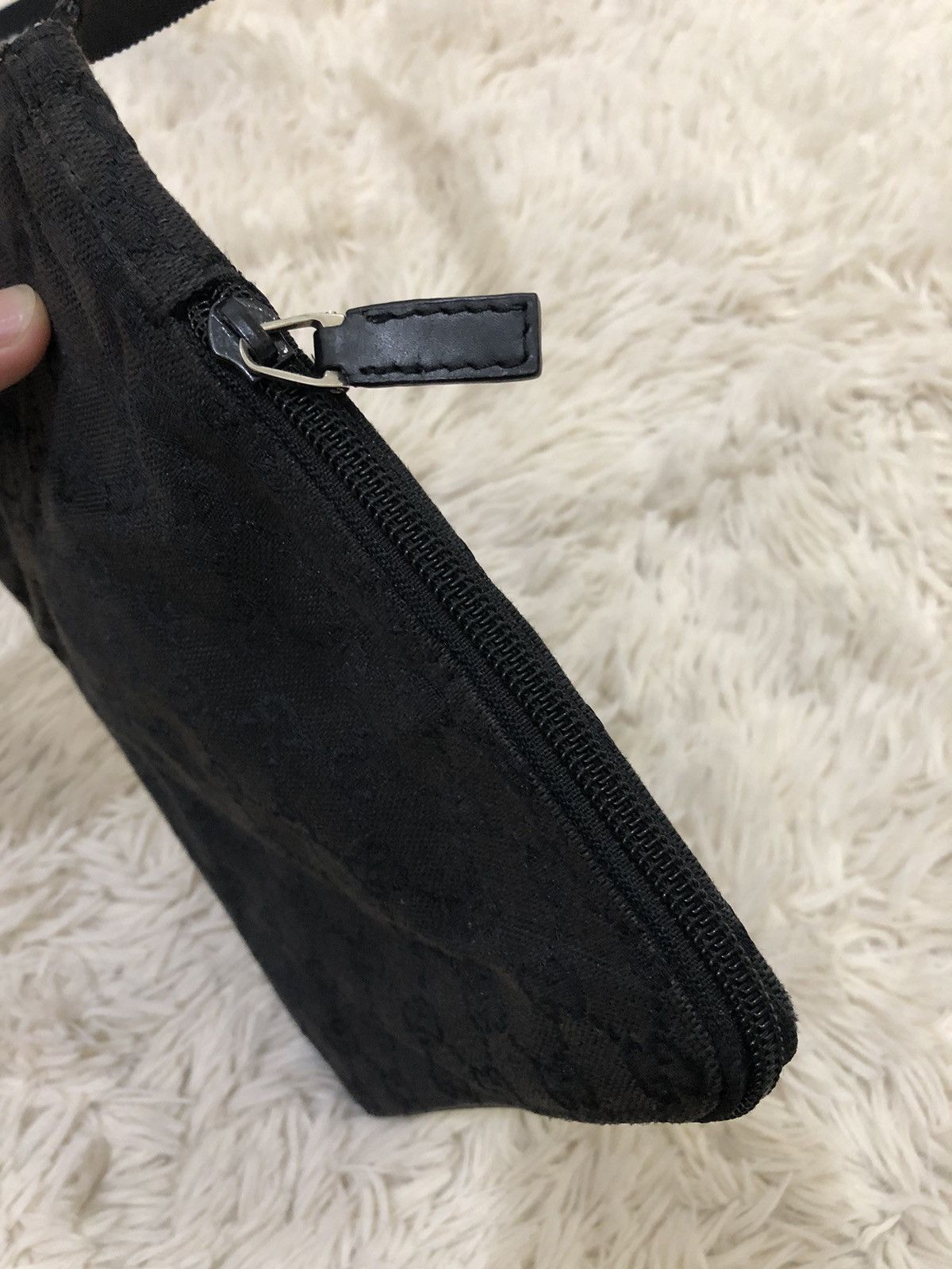 Gucci × Vintage Vintage Gucci Monogram Cross body Size ONE SIZE - 11 Thumbnail