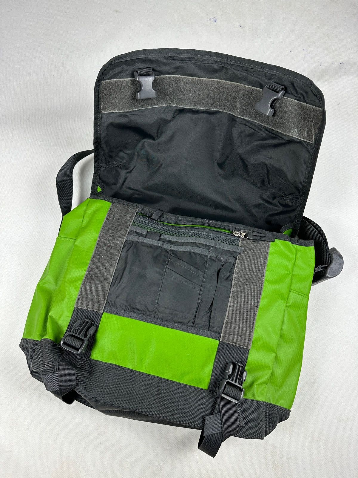The North Face Vintage The North Face Green Crossbody Messenger Bag Size ONE SIZE - 10 Thumbnail