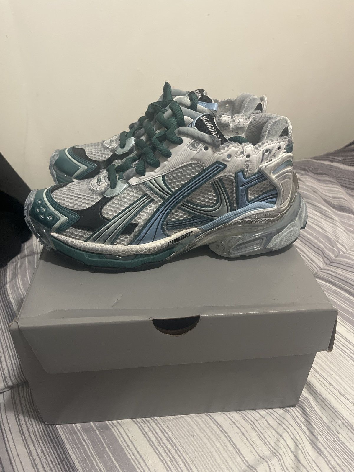Balenciaga Balenciaga Wmns Runner Sneaker 'Worn-Out - White Green Blue' Size US 9 / IT 39 - 3 Thumbnail