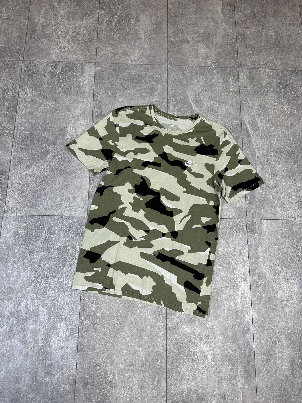 Vintage Men’s vintage Nike camo tee small logo Size US S / EU 44-46 / 1 - 1 Thumbnail
