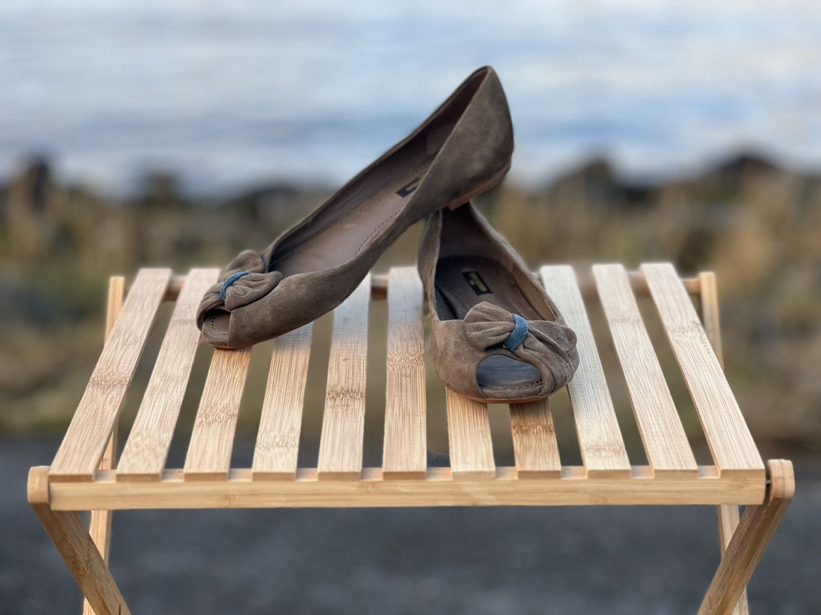 Louis Vuitton × Vintage Vintage Louis Vuitton Suede Flats Size 37 Size US 7 / IT 37 - 4 Thumbnail