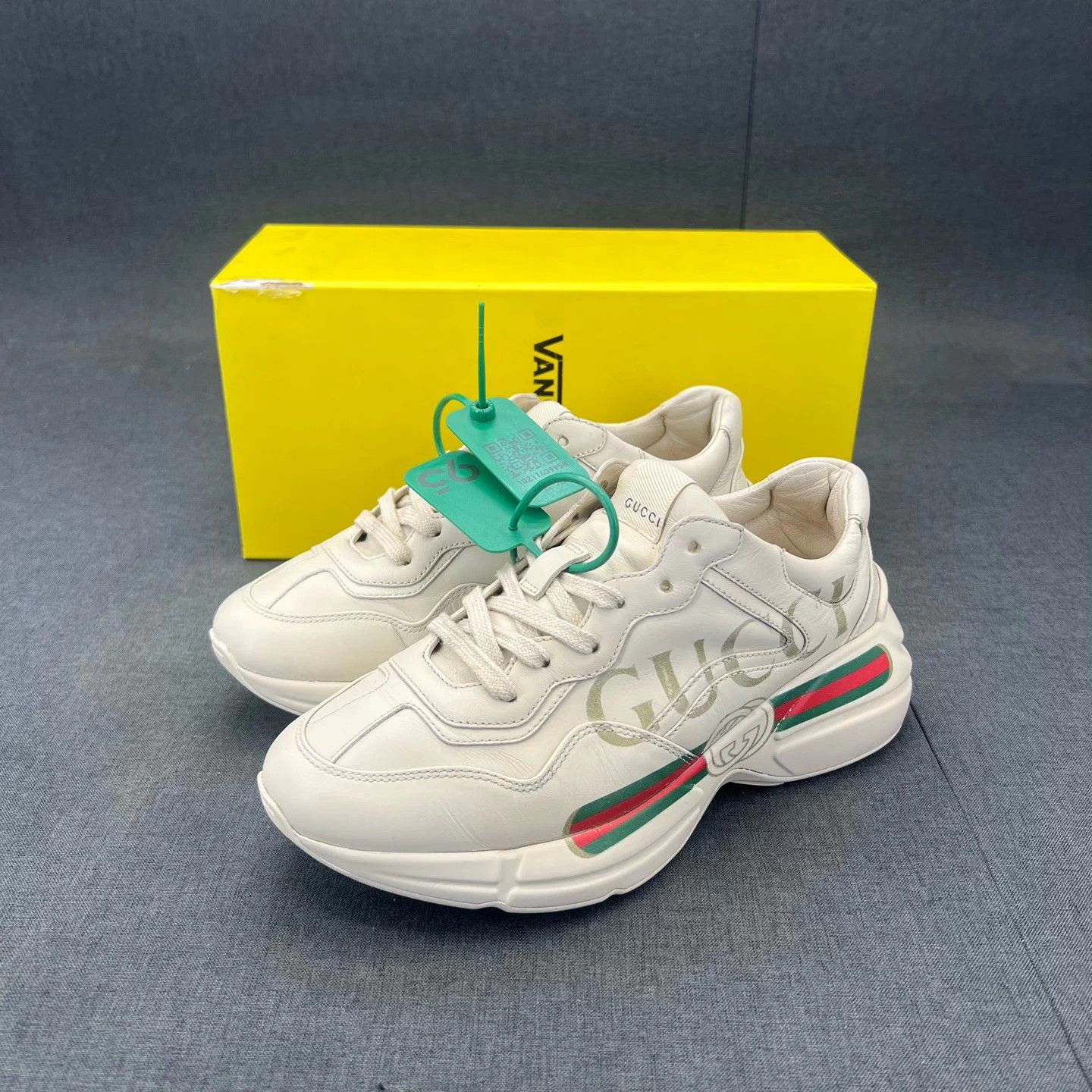 Gucci Gucci Rhyton Ivory 37.5 Boxed Good Logo Blemish Size US 6.5 / IT 36.5 - 1 Thumbnail
