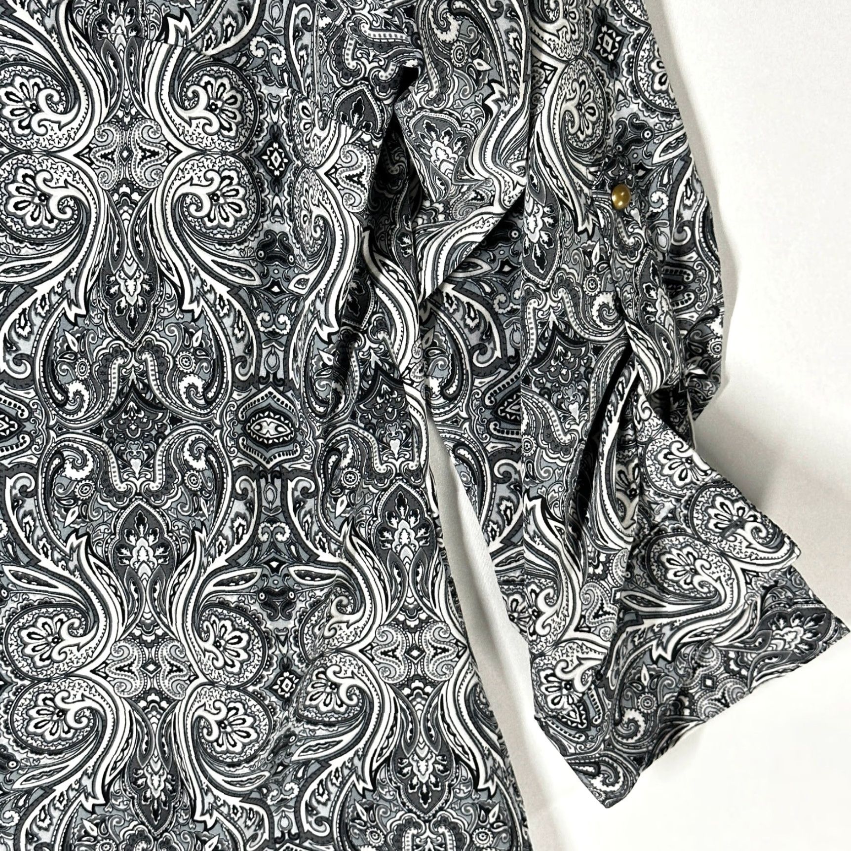 Vintage VINTAGE? No. Laura Scott Blouse Plus 2X Gray Paisley Button Up Boho Bohemian Office Shirt Womens Size XXL / US 16-18 / IT 52-54 - 4 Thumbnail