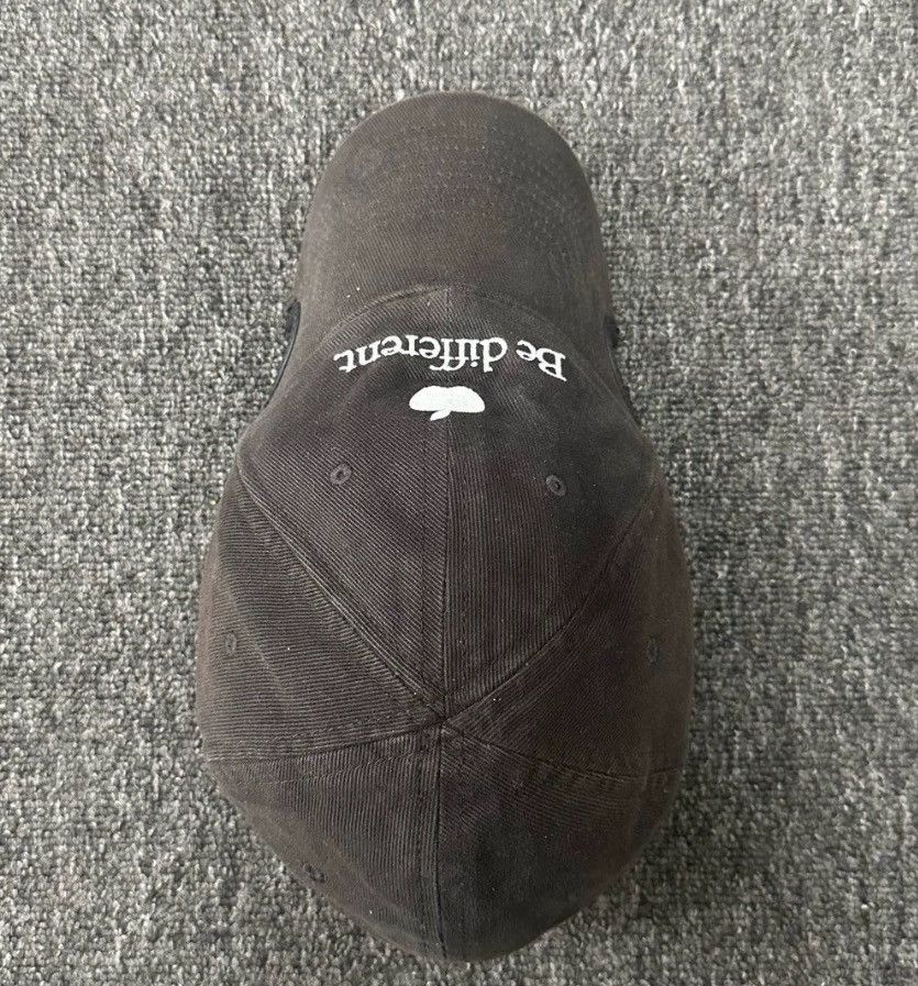 Balenciaga BALENCIAGA Be Different: Apple Embroidered Log2412-Nextarrow Size 34 - 4 Thumbnail