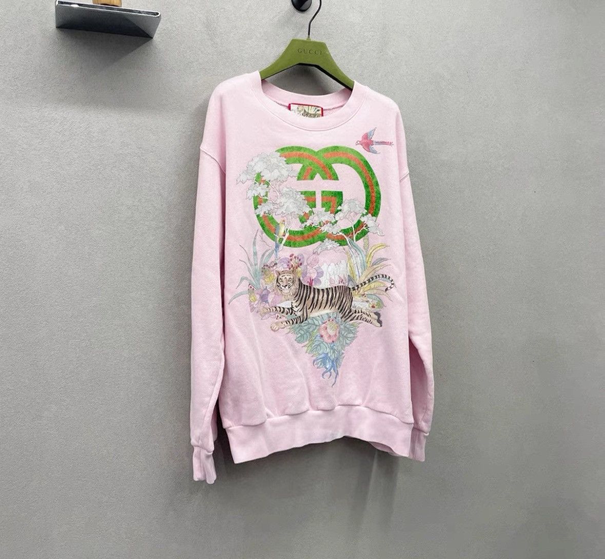 Gucci Gucci SS22 Pink Tiger Print Sweatshirt-2507 Size S / US 4 / IT 40 - 2 Thumbnail