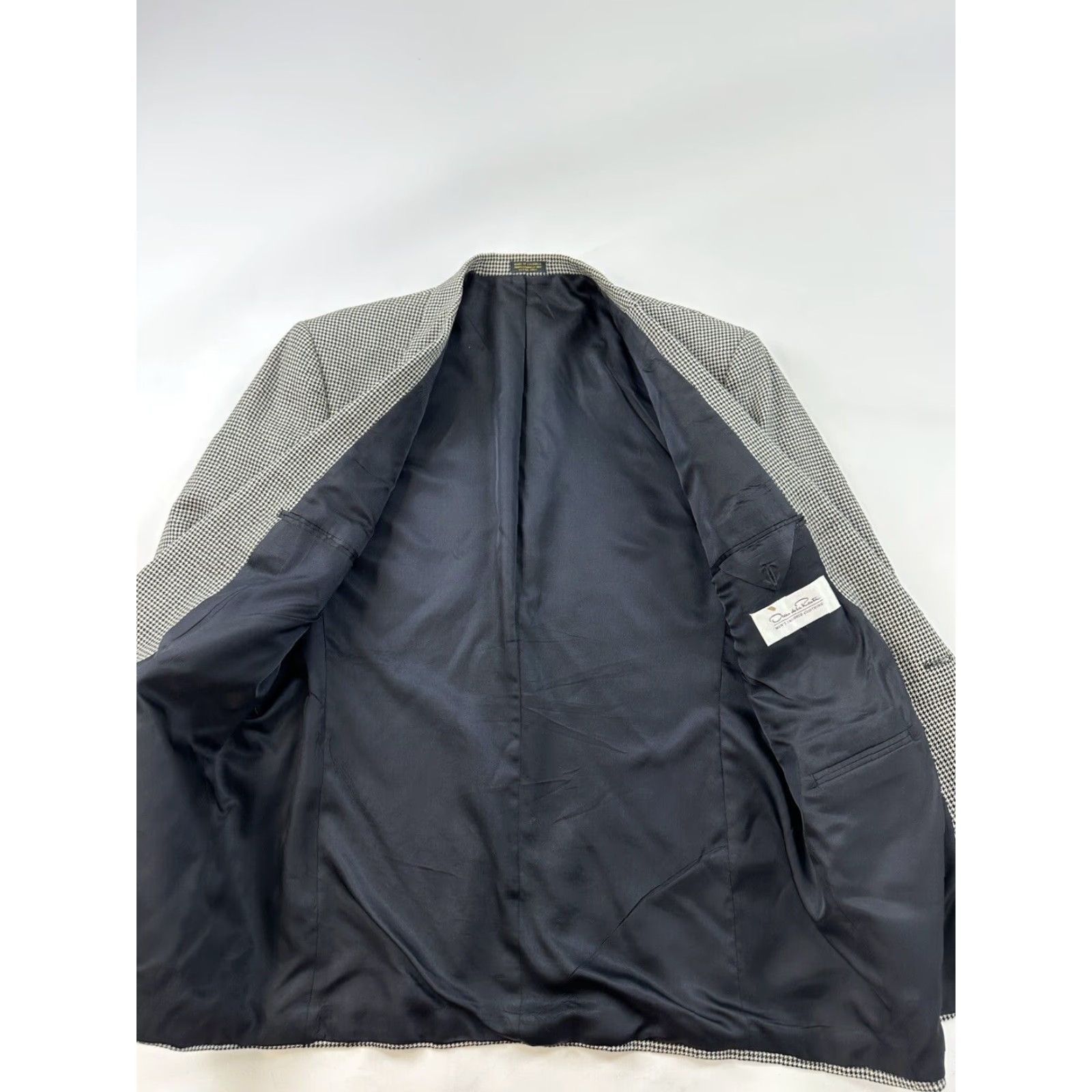 Oscar De La Renta Oscar de la Renta Blazer Sport Coat Men 42R Notch Lapel Black White Tweed Herringbone Dry Clean Only 1 Piece Regular Fit Inner Pockets Jacket Coat Size 42R - 6 Thumbnail