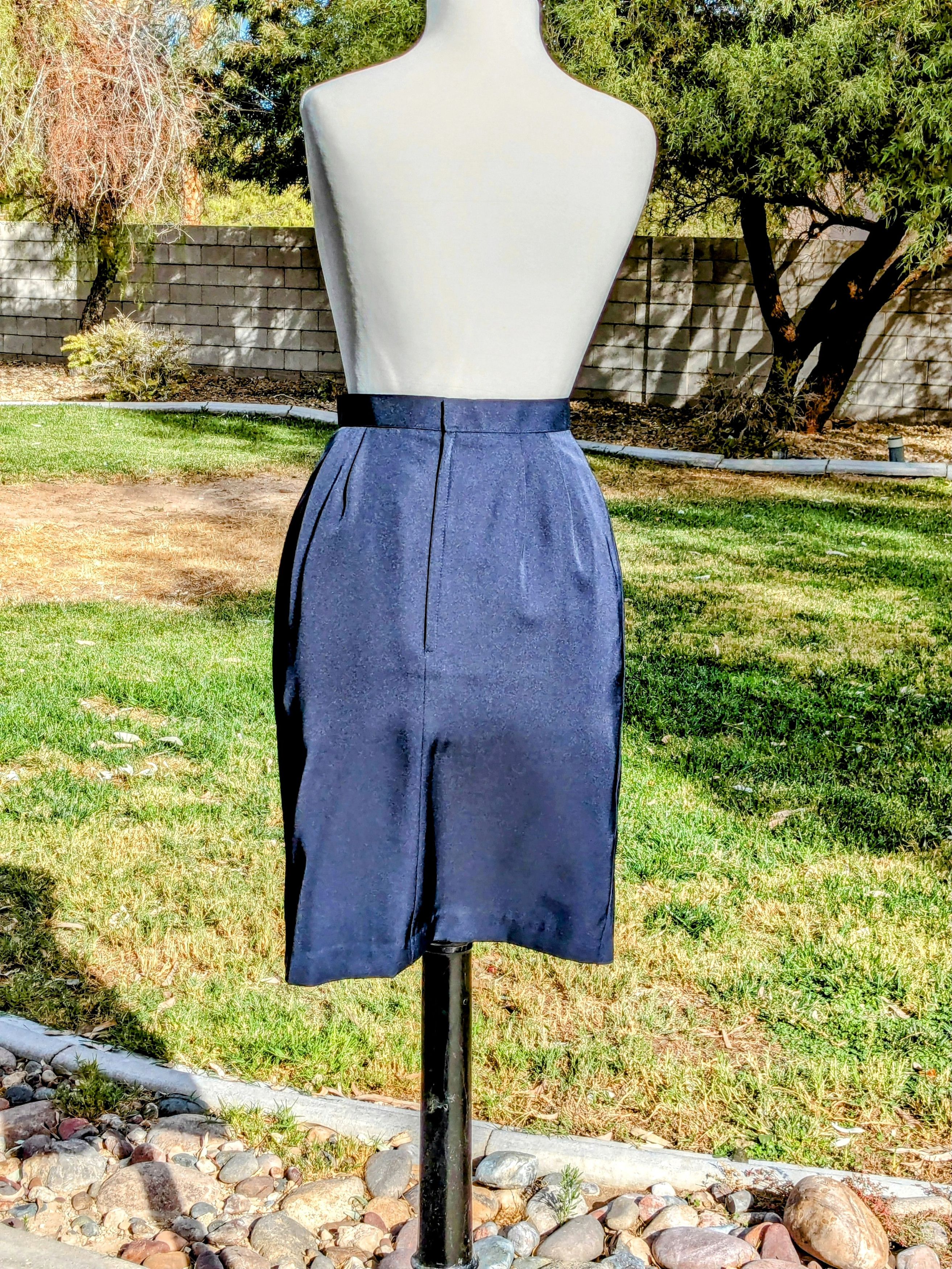 Vintage Vintage 1980s Petite Ruffled Retro A-Line Midi Skirt EUC Size 26" / US 2 / IT 38 - 4 Thumbnail