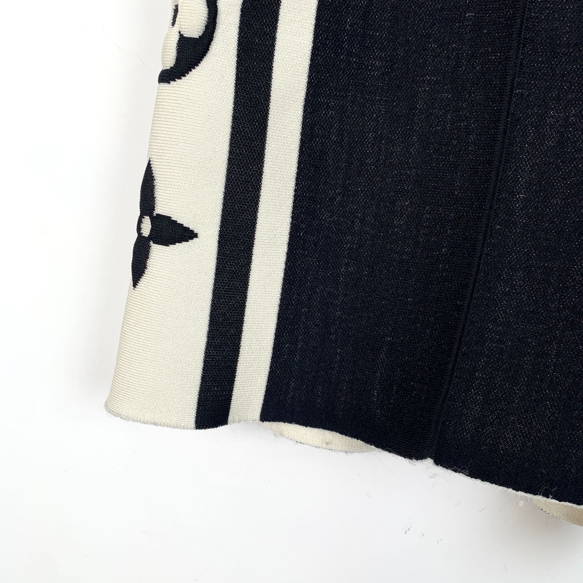 Louis Vuitton Louis Vuitton Wool Blend Black & White High-Waisted Shorts W Size 25" / US 0 / IT 36 - 5 Thumbnail