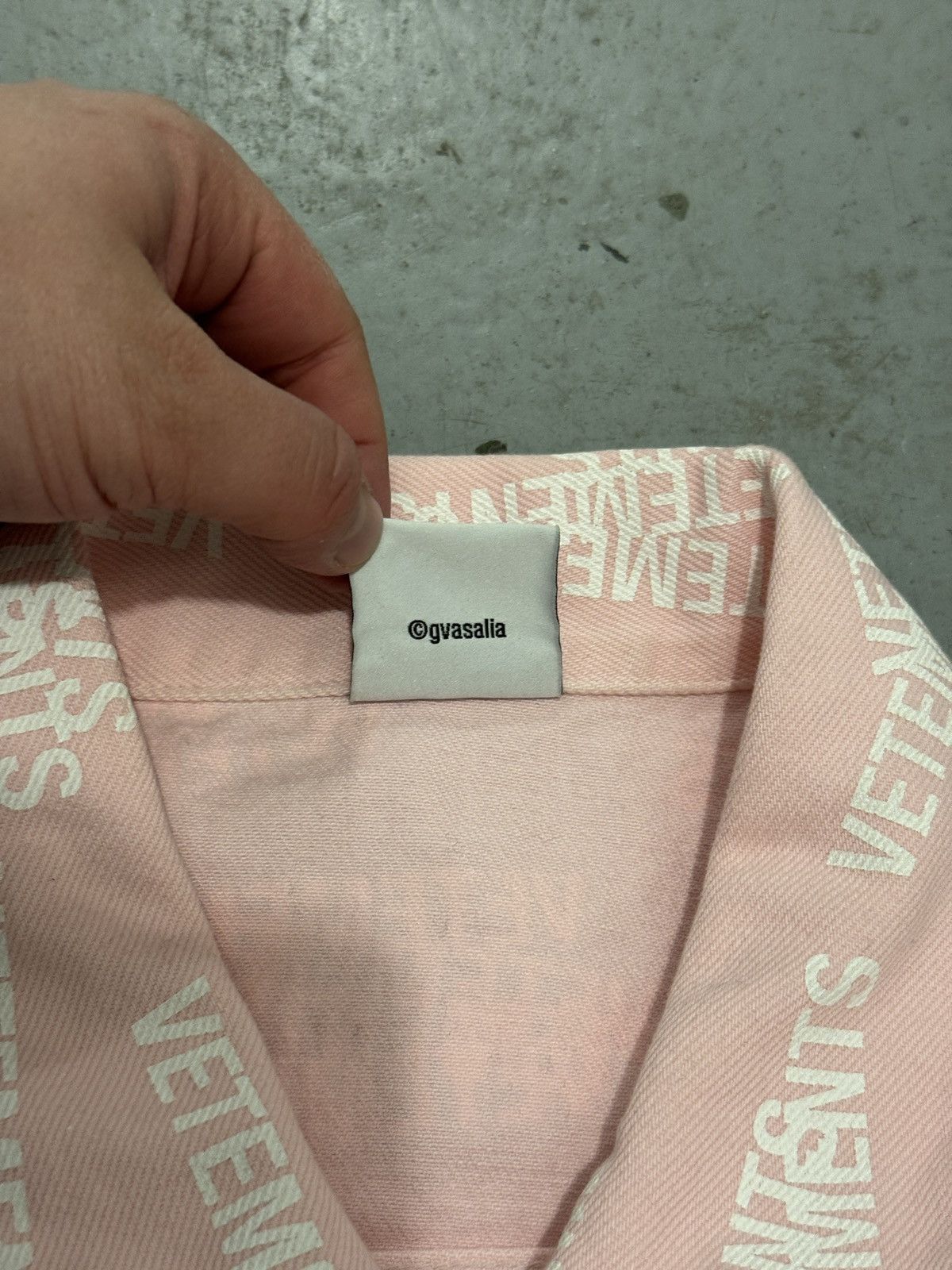 Vetements *RARE* VETEMENTS GVASALIA STAMP AOP DENIM JACKET Size US M / EU 48-50 / 2 - 16 Thumbnail