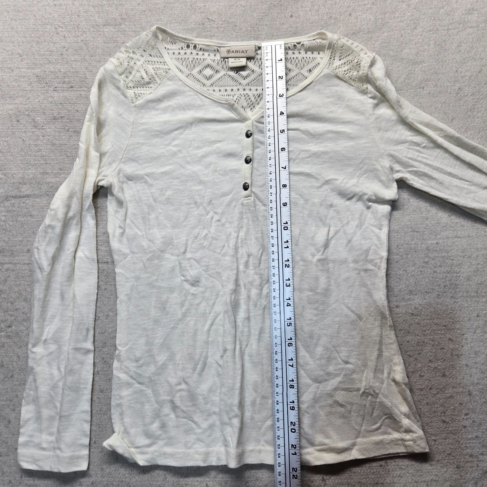 Ariat Ariat Shirt Solid White Long Sleeve V-Neck Lace Detail Crochet Adult Women S Small Size S / US 4 / IT 40 - 6 Thumbnail