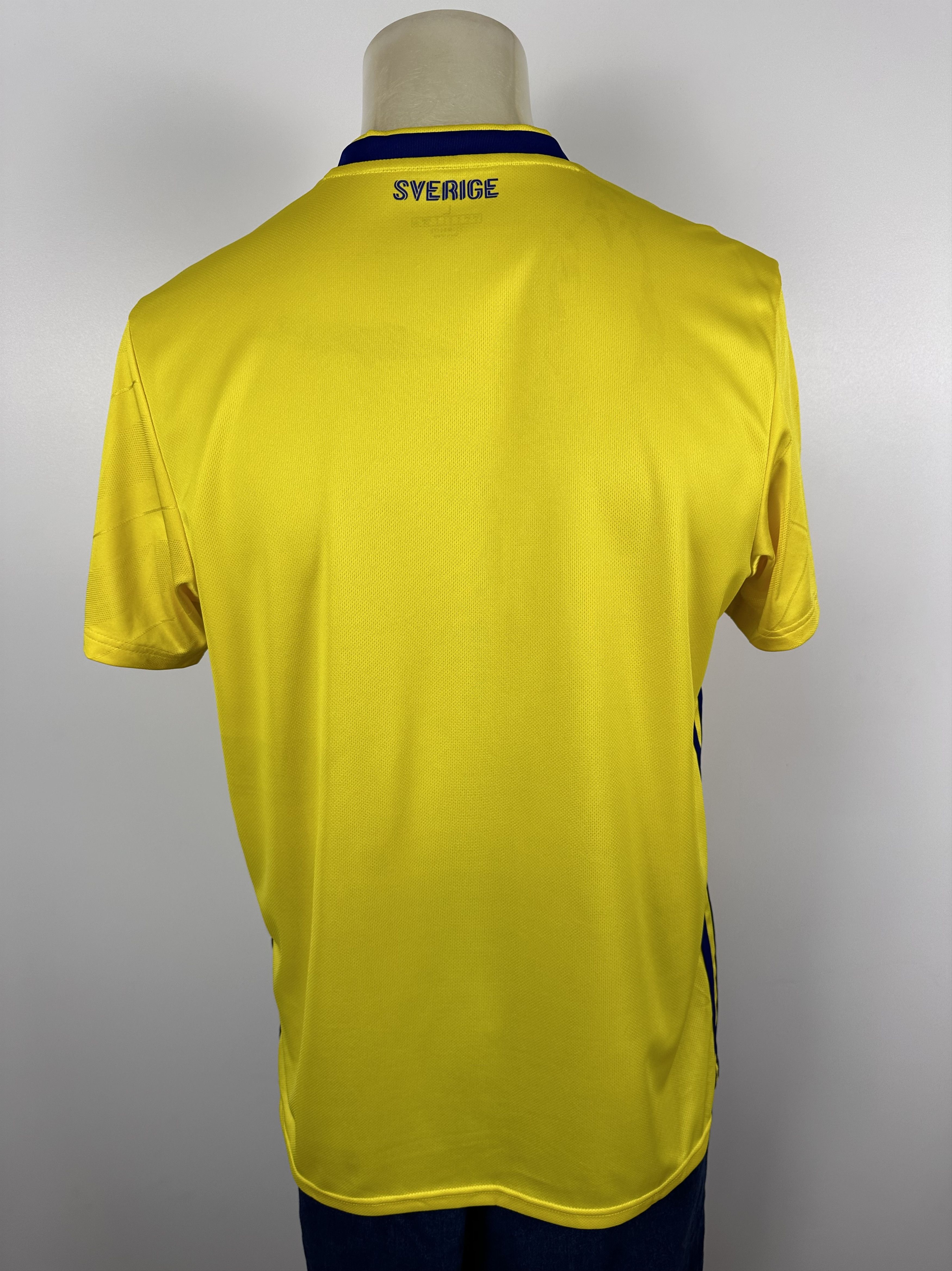 Adidas SWEDEN 2018 2019 FOOTBALL SHIRT SOCCER JERSEY NIKE Size L Size US L / EU 52-54 / 3 - 8 Thumbnail