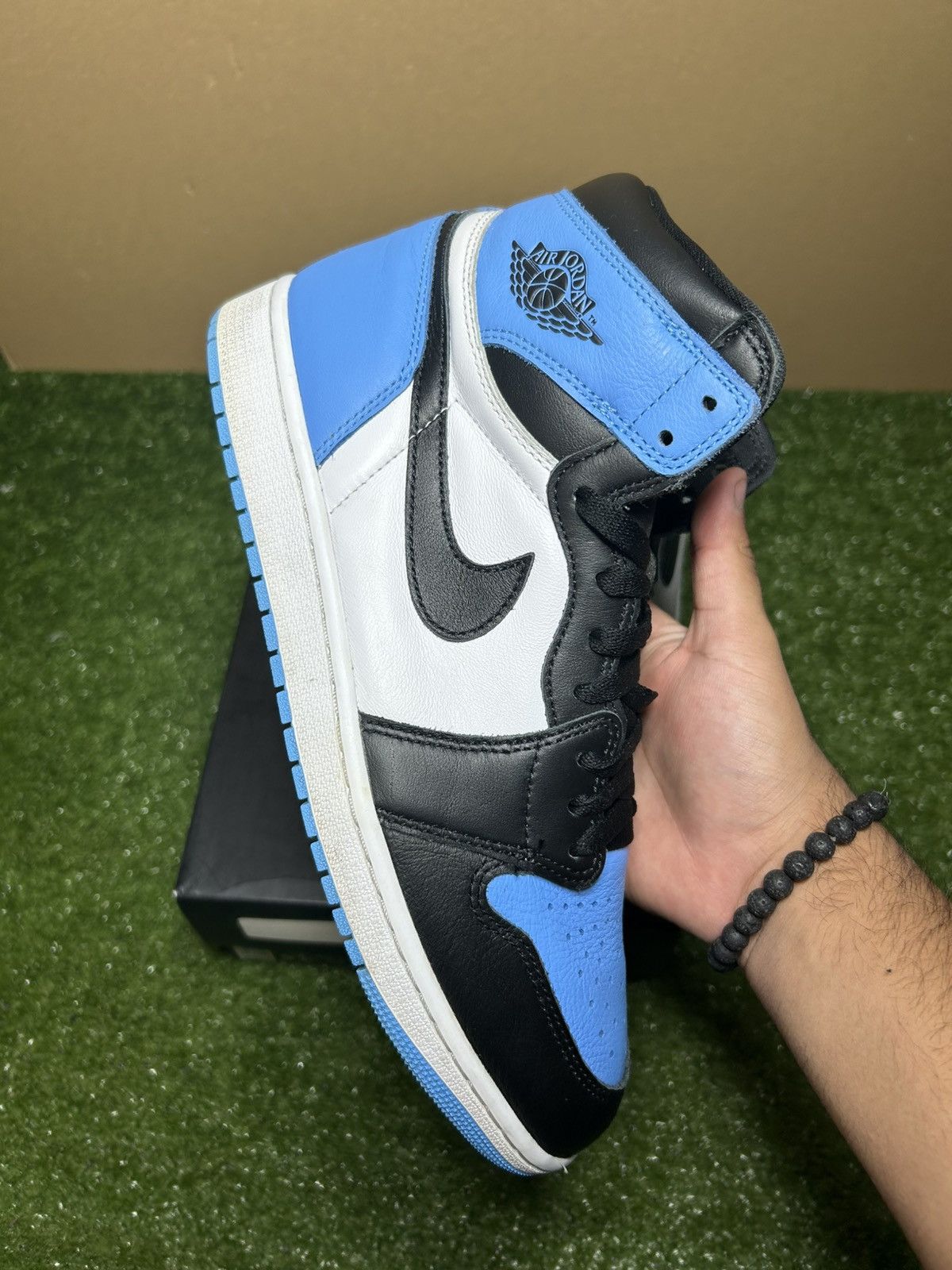 Jordan Brand Jordan 1 UNC toe Size US 10.5 / EU 43-44 - 6 Thumbnail