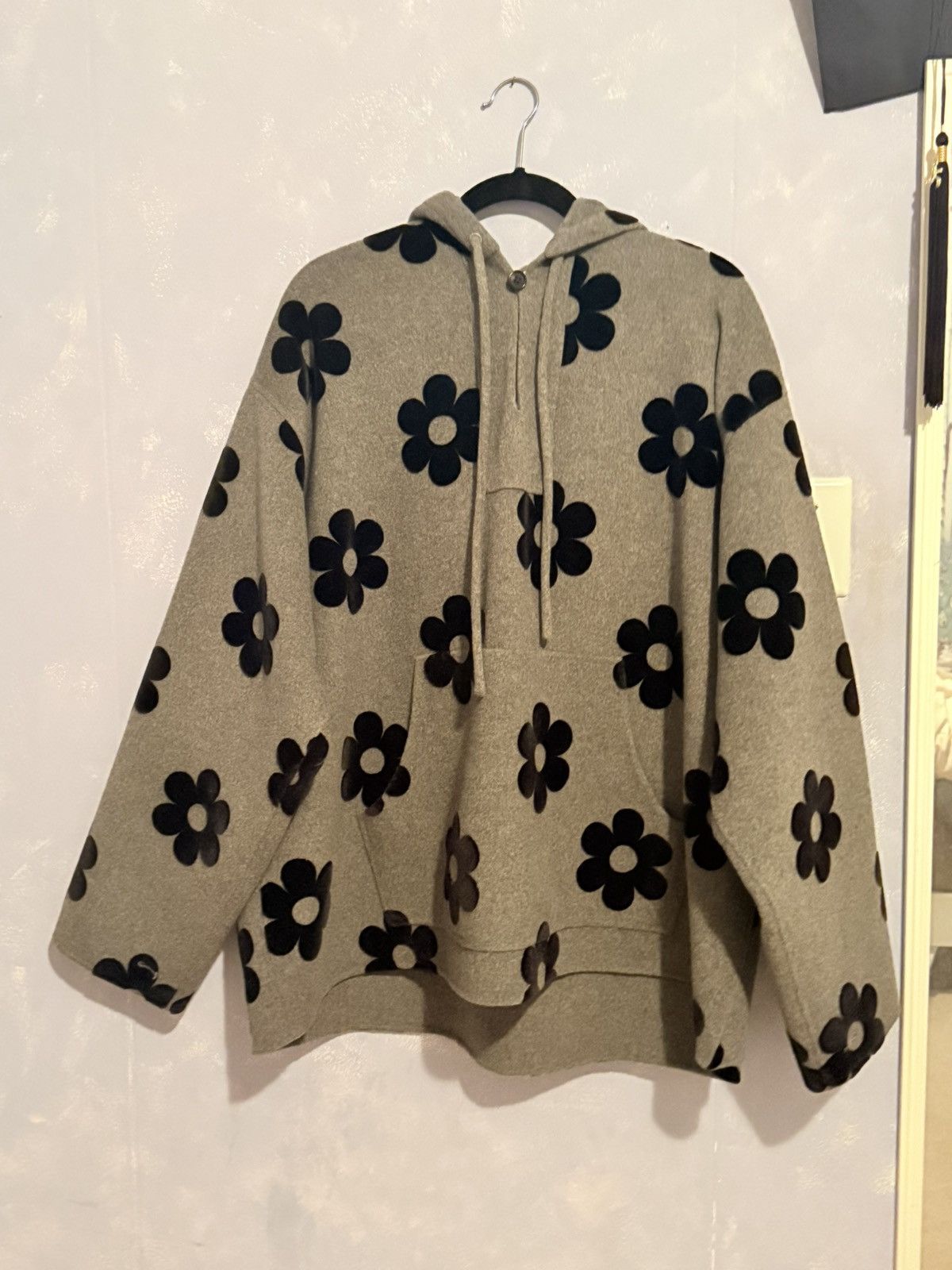 Acne Studios Acne Studios Gray Flower Hoodie Size US S / EU 44-46 / 1 - 1 Thumbnail
