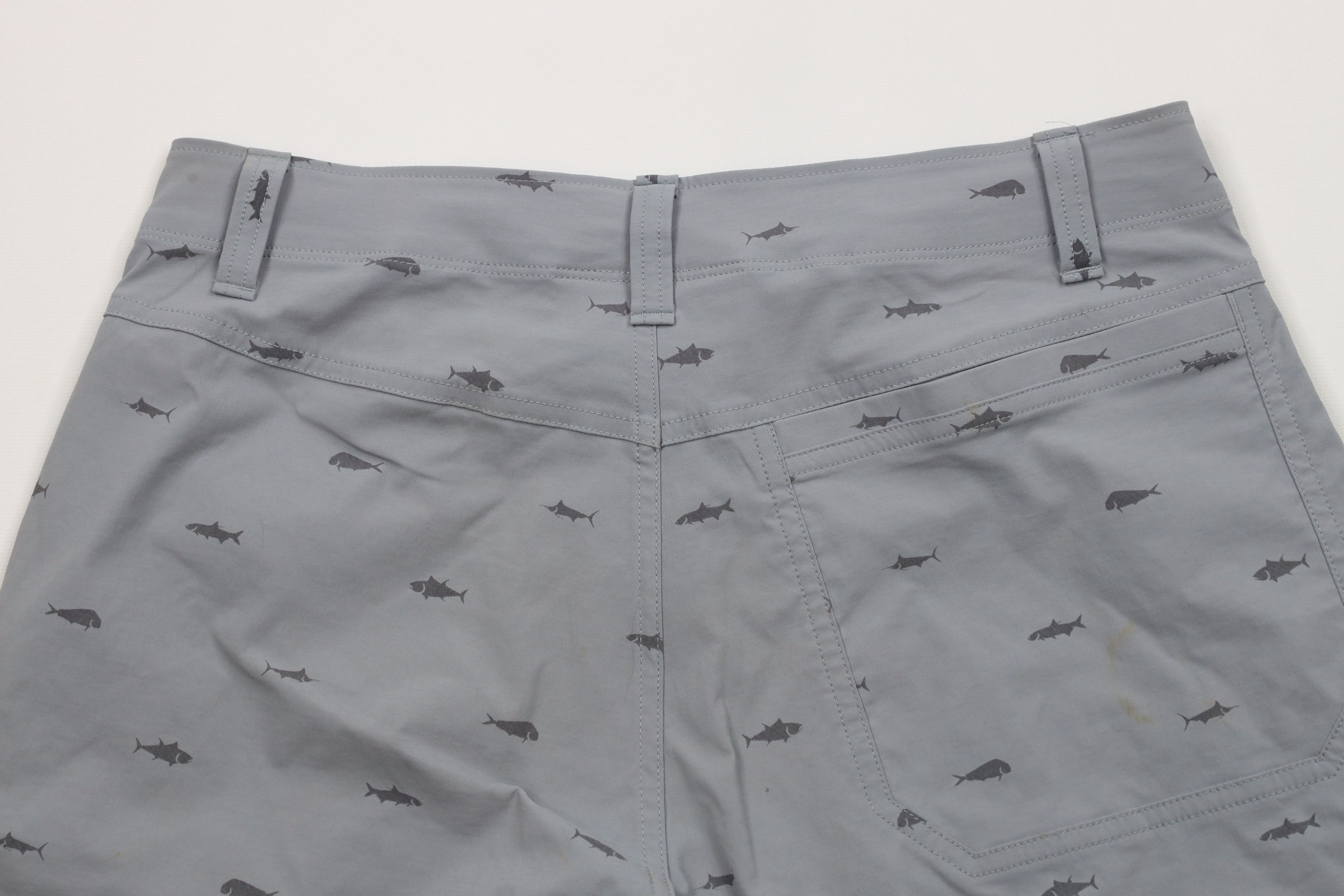 Under Armour × Vintage Under Armour HeatGear Fish All Over Print Cargo Shorts Gray Size US 30 / EU 46 - 11 Thumbnail
