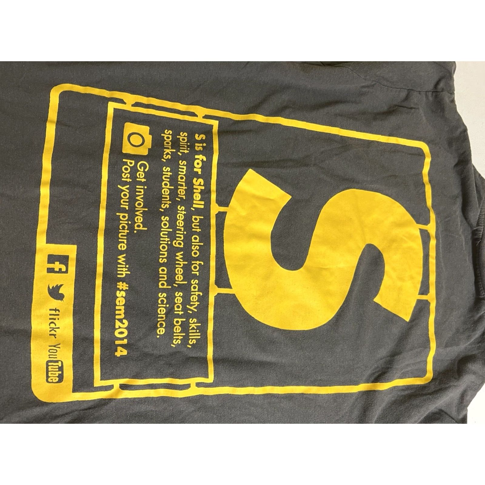 Vintage Shell Eco-Marathon 2014 Mens L T-Shirt Short Sleeve Crew Neck Gray Yellow - Auto - Graphic Tee Size US L / EU 52-54 / 3 - 7 Thumbnail