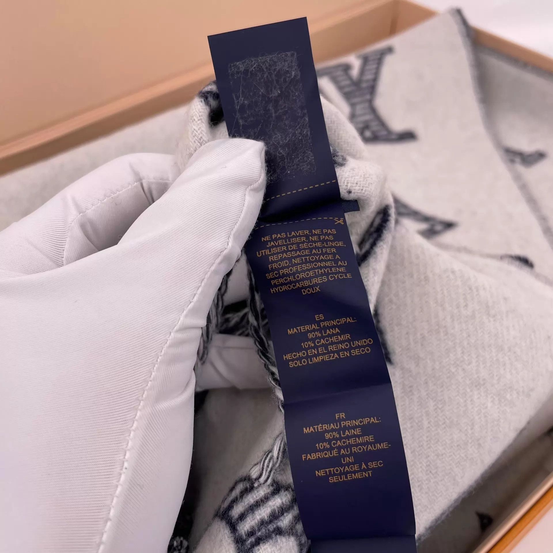 Louis Vuitton LV All-Over Print Navy Scarf Size ONE SIZE - 7 Thumbnail
