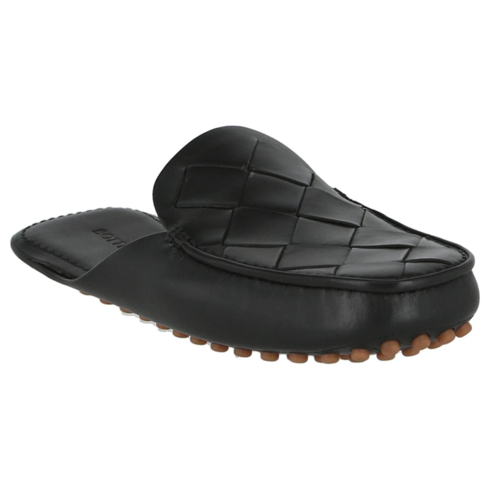 o1glo1t0923 Slip Ons in Black