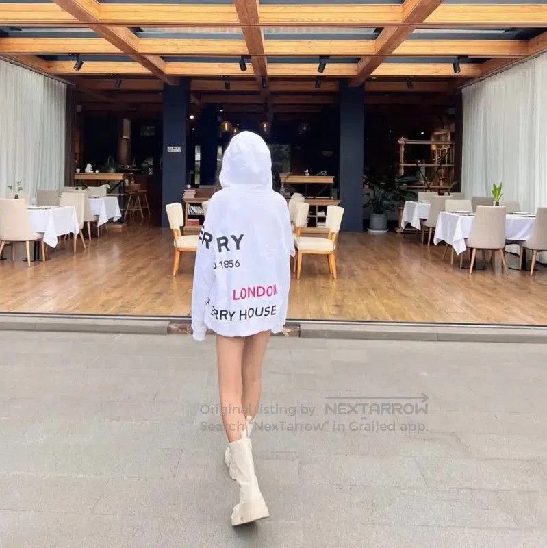 Burberry Women's White Cotton Long Sleeve Hoodie.