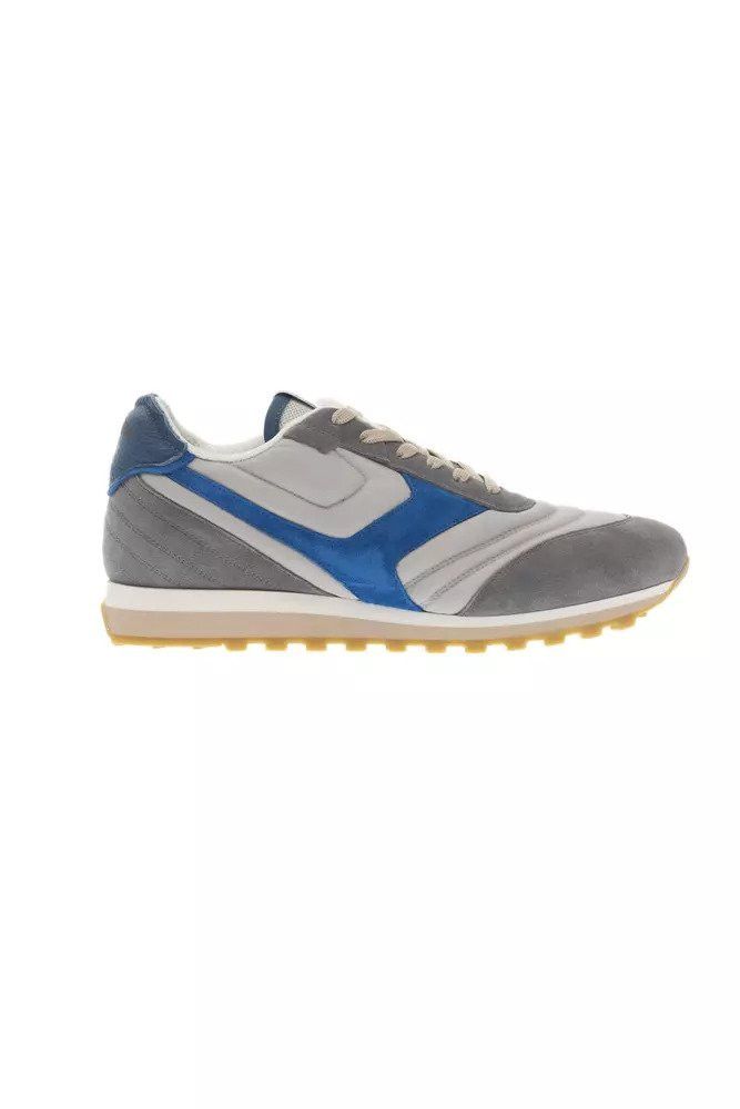 Sneaker With Laces Rubber Sole Back With Contrasting Print.