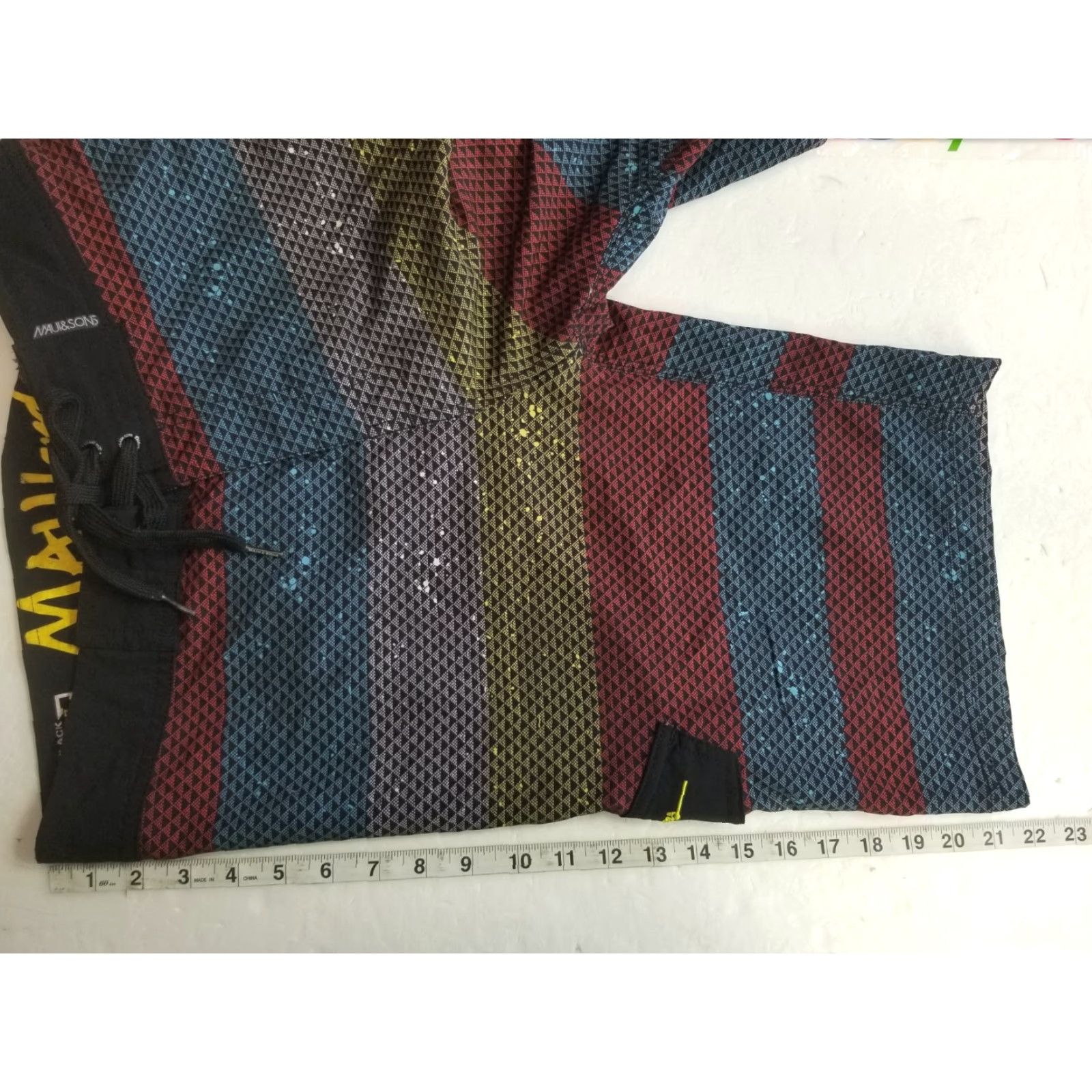 Swims Maui and Sons Board Shorts Men 32 Multicolor Shark 4 Way Stretch Swim Bottom Lifeguard Recreational Surfing Size US 32 / EU 48 - 4 Thumbnail
