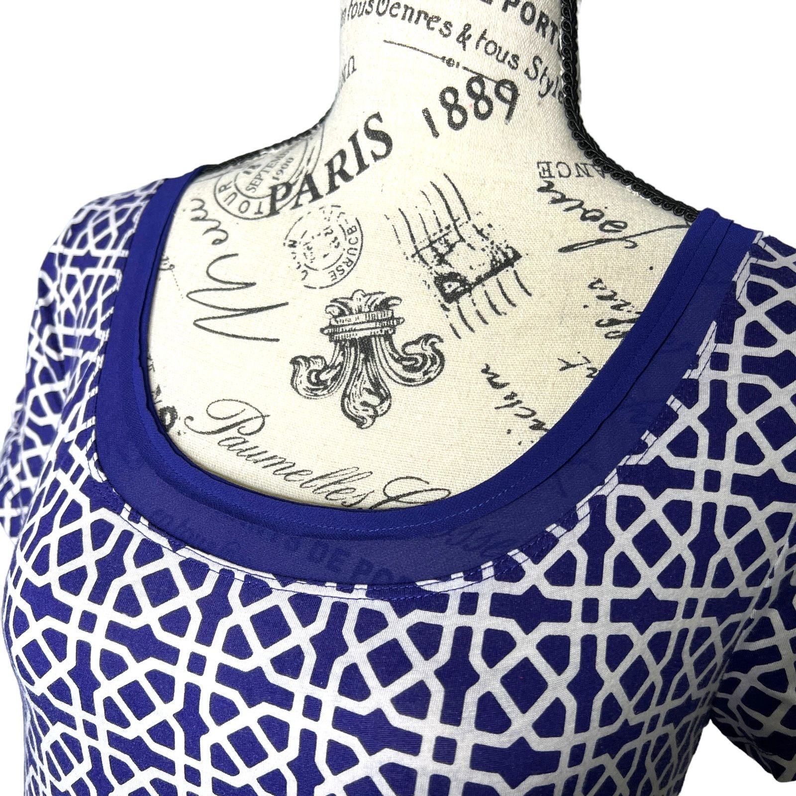 Ann Taylor Celtic Knot Patterned Sheer Round Neckline Short Sleeve Tee Size S / US 4 / IT 40 - 7 Thumbnail