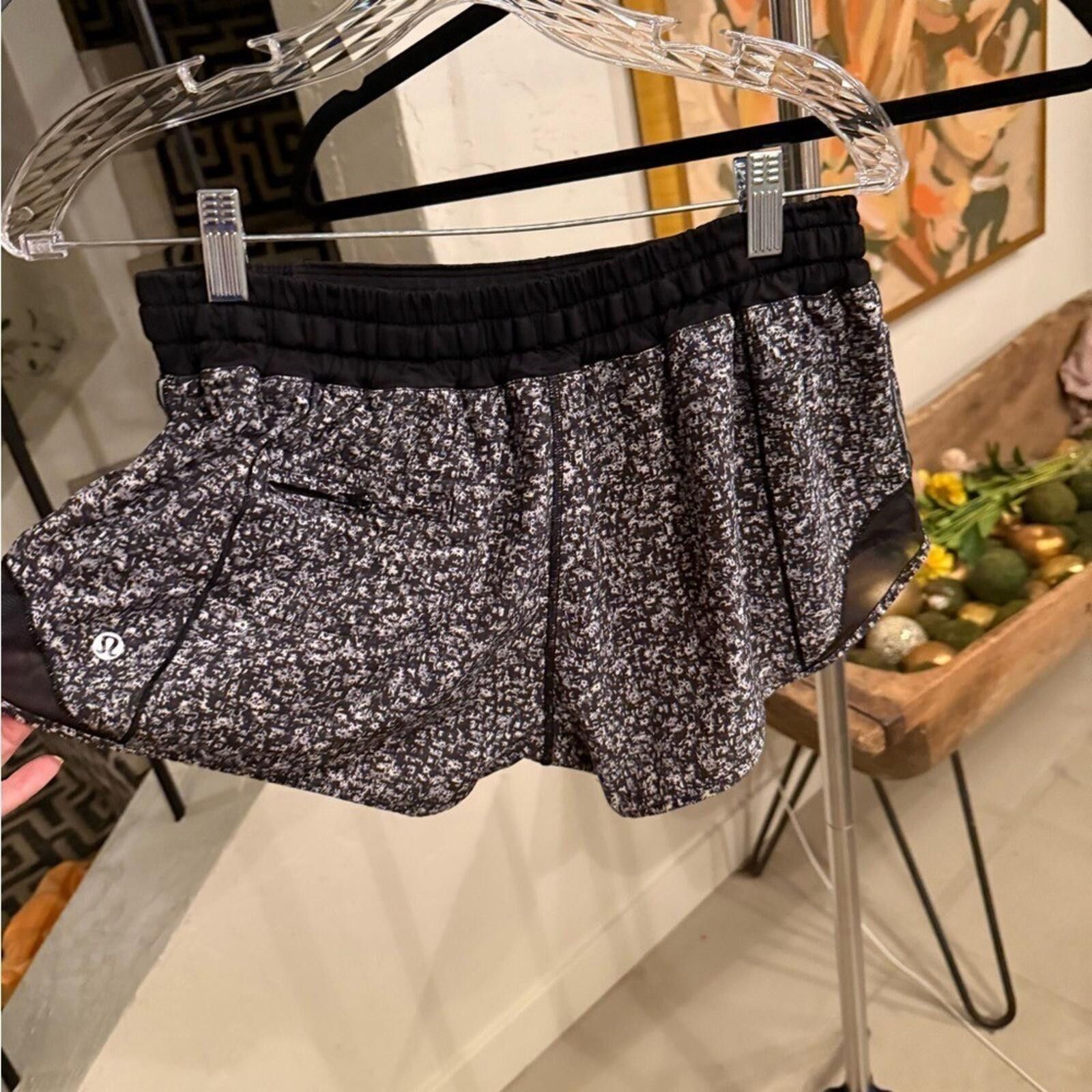 Lululemon Lululemon Hotty Hot Shorts 2.5" Daisy Dust Alpine 8 Size 30" / US 8 / IT 44 - 5 Thumbnail