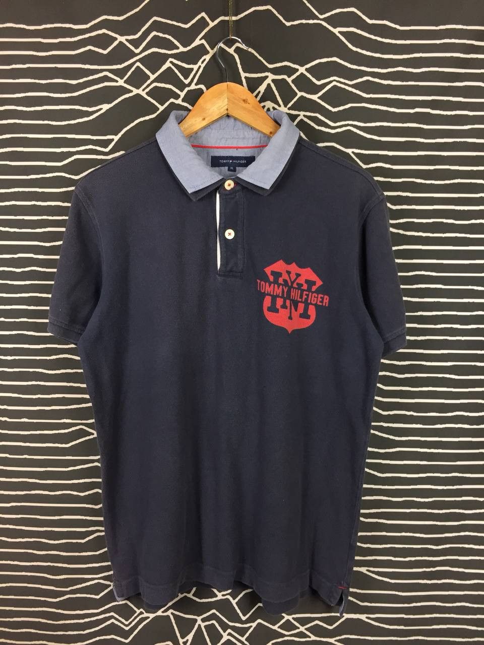Tommy Hilfiger Vtg Tommy Hilfiger Crest Logo Contrast Collar Polo Shirt Size US L / EU 52-54 / 3 - 1 Thumbnail