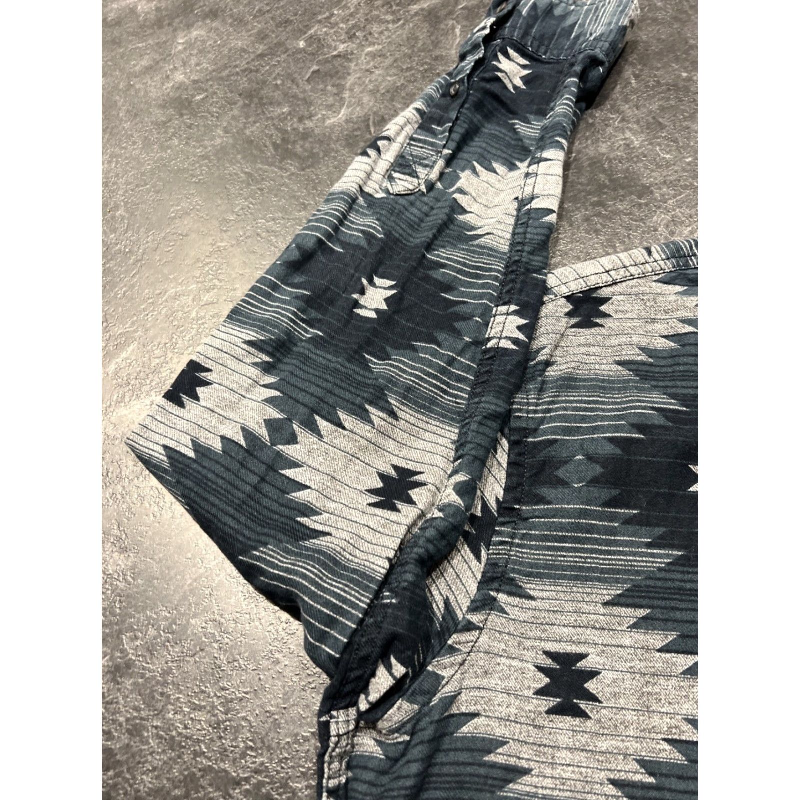 American Eagle Outfitters American Eagle Outfitters Shirt Mens L Long Sleeve Gray Blue Aztec Southwestern Geometric Button-Up Collared Pocket Western Casual Size US L / EU 52-54 / 3 - 5 Thumbnail