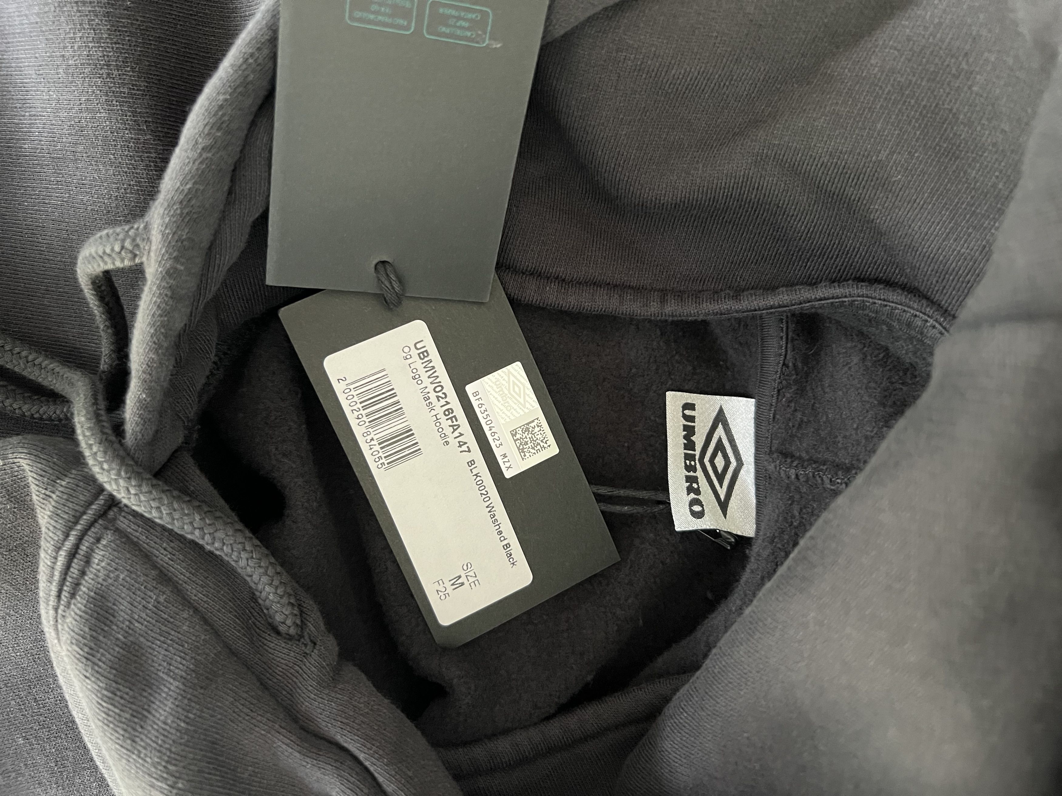 Umbro Umbro OG Logo Mask Hoodie in Black Size US M / EU 48-50 / 2 - 8 Thumbnail