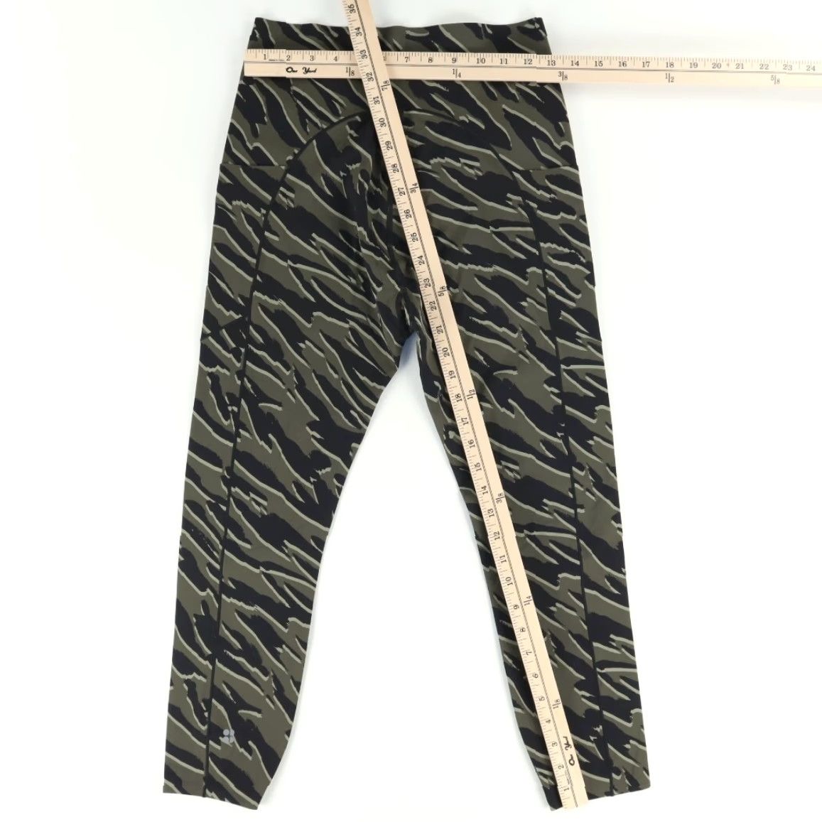 Sweaty Betty Sweaty Betty Power 2 Piece Workout Top Leggings Green Animal Print Women's 8 Size M / US 6-8 / IT 42-44 - 4 Thumbnail