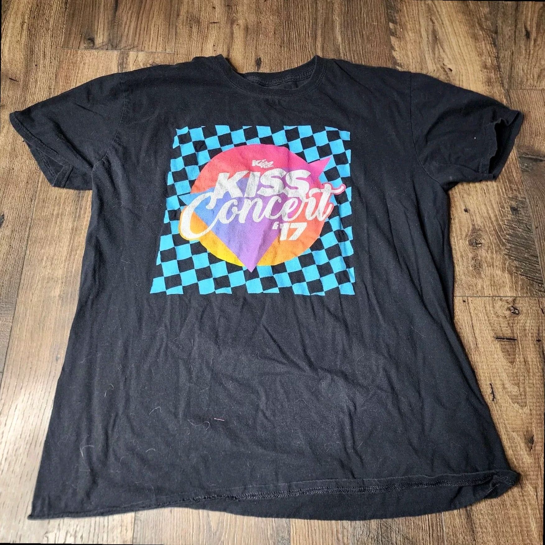 Vintage KISS 108 FM CONCERT 2017 Mens XL Black Graphic Tee Size US XL / EU 56 / 4 - 2 Thumbnail