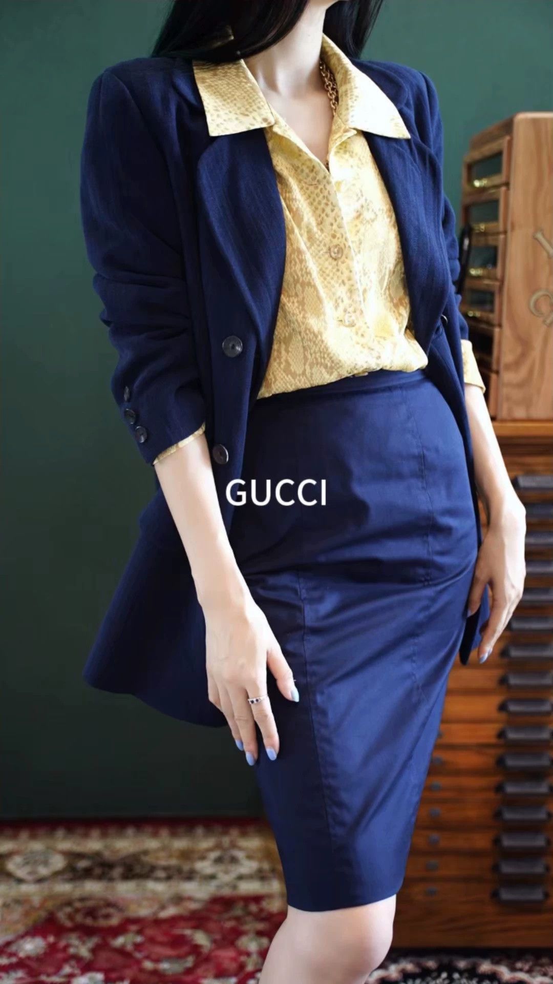 Gucci Gucci Vintage Navy Herringbone Horn Button Suit Jacket L Size L / US 10 / IT 46 - 1 Thumbnail