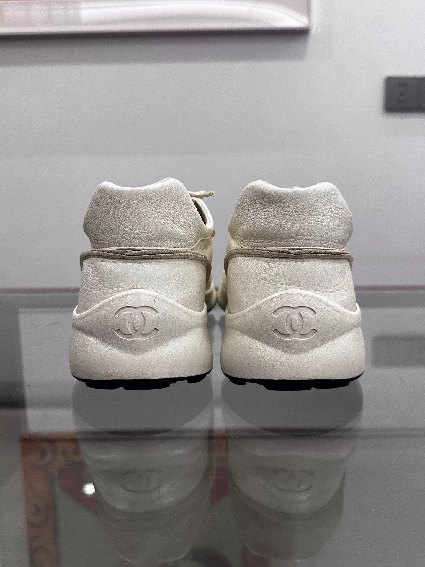 Chanel Chanel Men White Sneaker 42 Side Embossed CC Logo Size US 9 / EU 42 - 5 Thumbnail