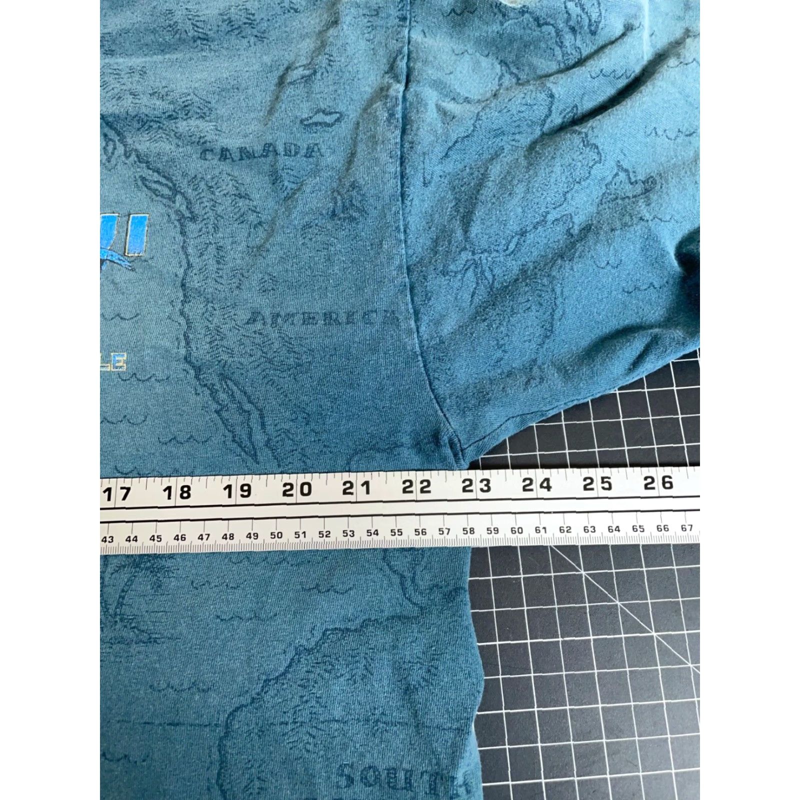 Hanes VINTAGE Hanes T-Shirt Maui Humpback Whale Map Graphic Short Sleeve Adult XL Blue 90s Nautical Animals Mens Size US XL / EU 56 / 4 - 5 Thumbnail