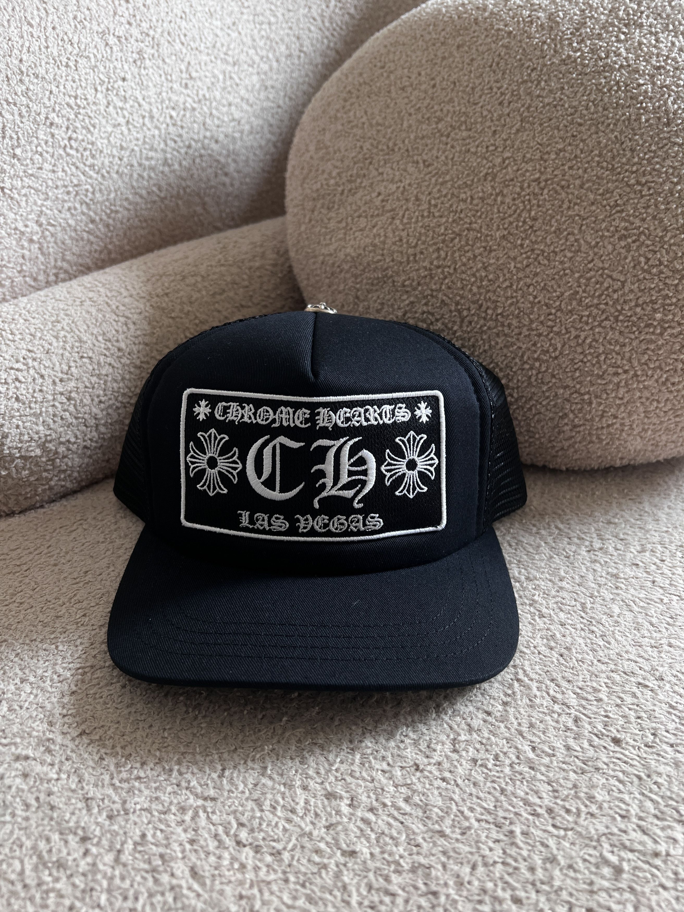 Chrome Hearts CHROME HEARTS CH Las Vegas BlacK Trucker Hat Size ONE SIZE - 1 Thumbnail