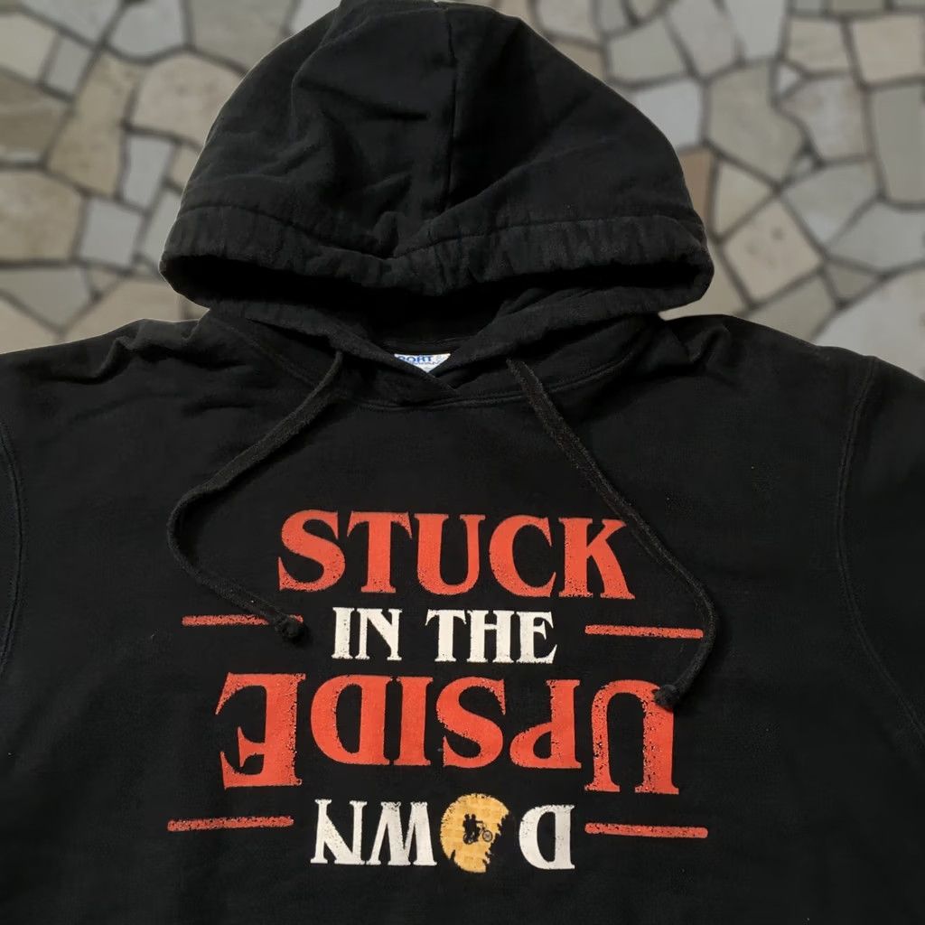 Vintage Hoodie Black Large Pullover Sweatshirt Logo "upside down" Graphic Print hooded Unisex Adults L Black Logo Graphic Print Hoodie Size L / US 10 / IT 46 - 1 Thumbnail
