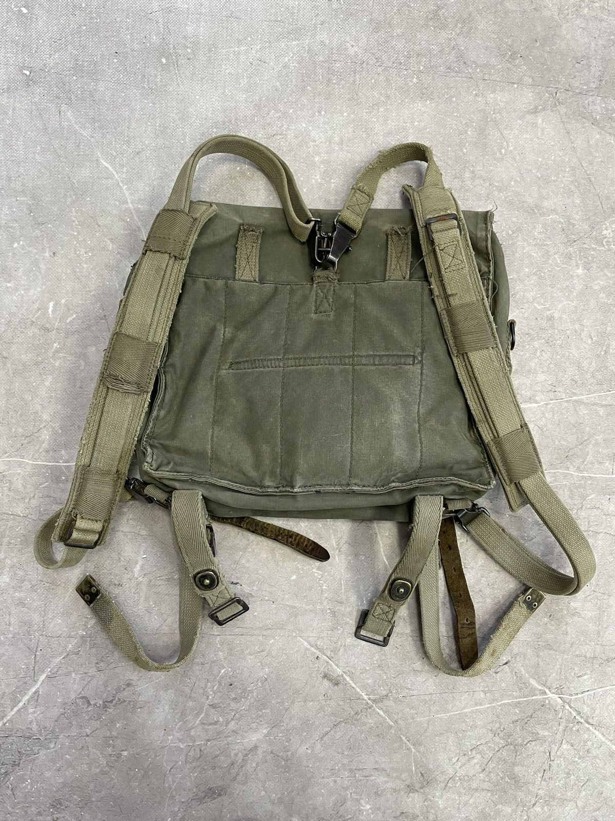 Japanese Brand Vintage military green canvas bag utilitarian army style Size ONE SIZE - 7 Thumbnail