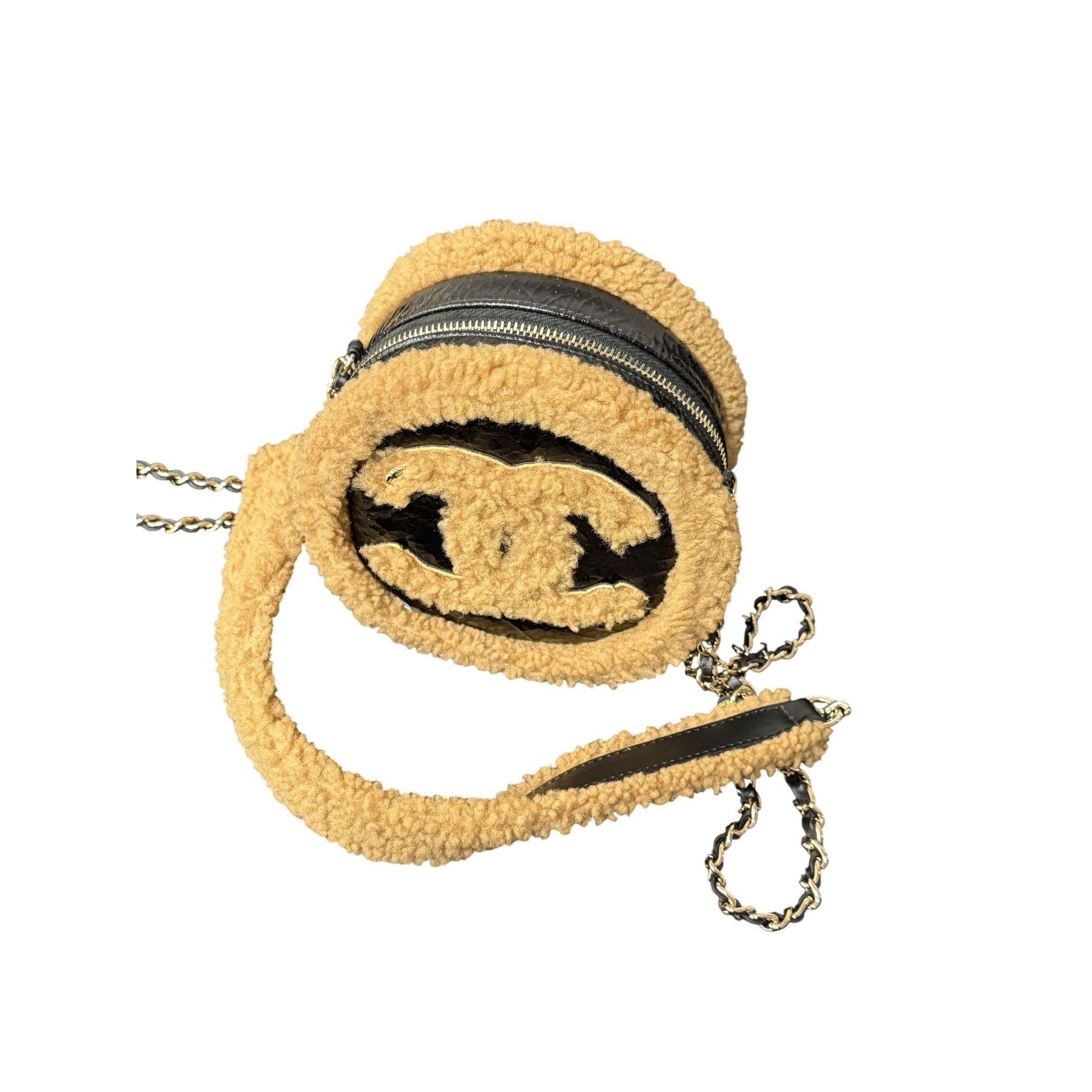 Chanel Chanel Round Shearling Crossbody Bag With Chain Strap In Bei Size ONE SIZE - 2 Thumbnail