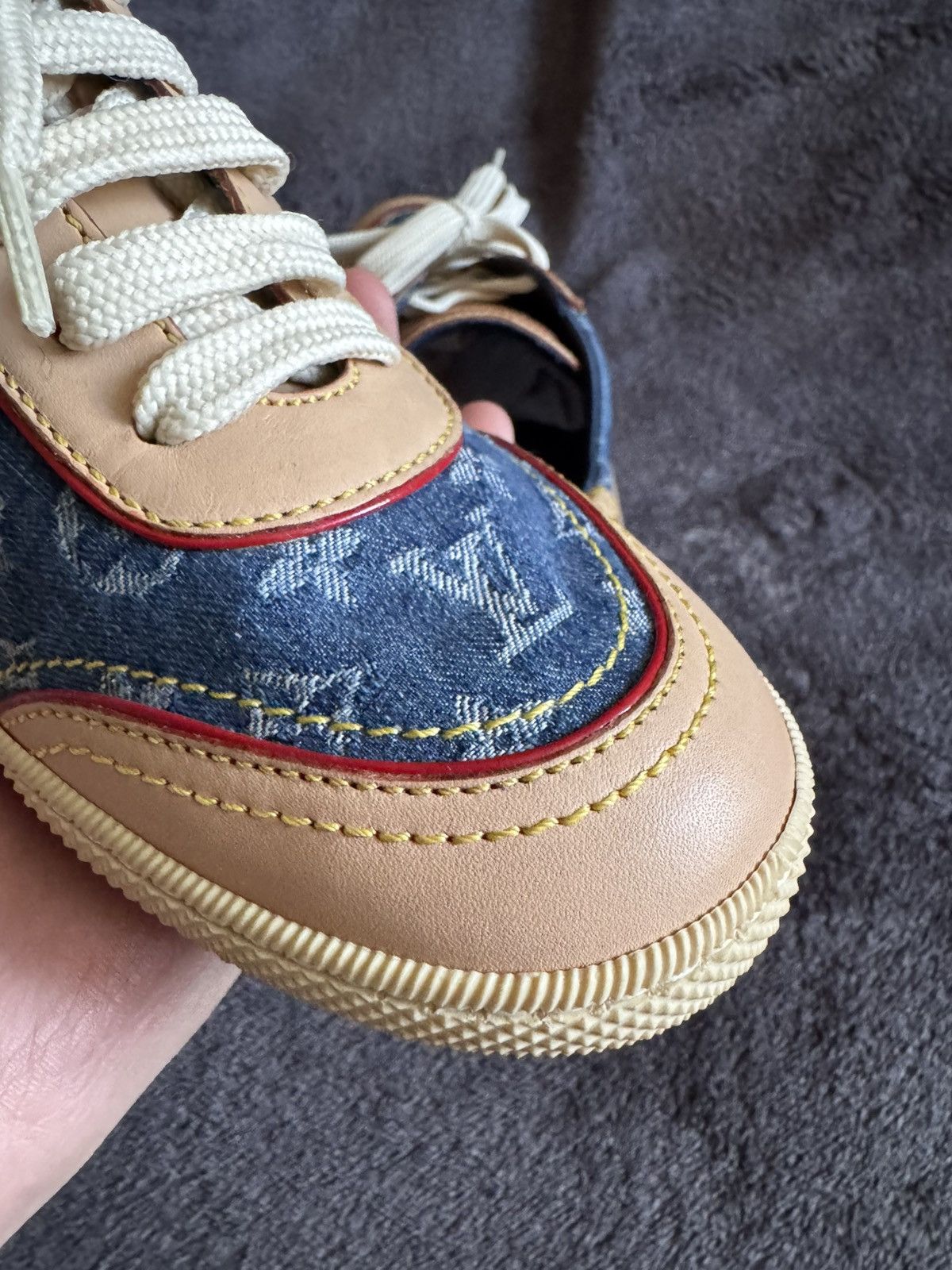 Louis Vuitton Louis Vuitton beige leather blue monogram denim sneakers Size US 5 / IT 35 - 8 Thumbnail