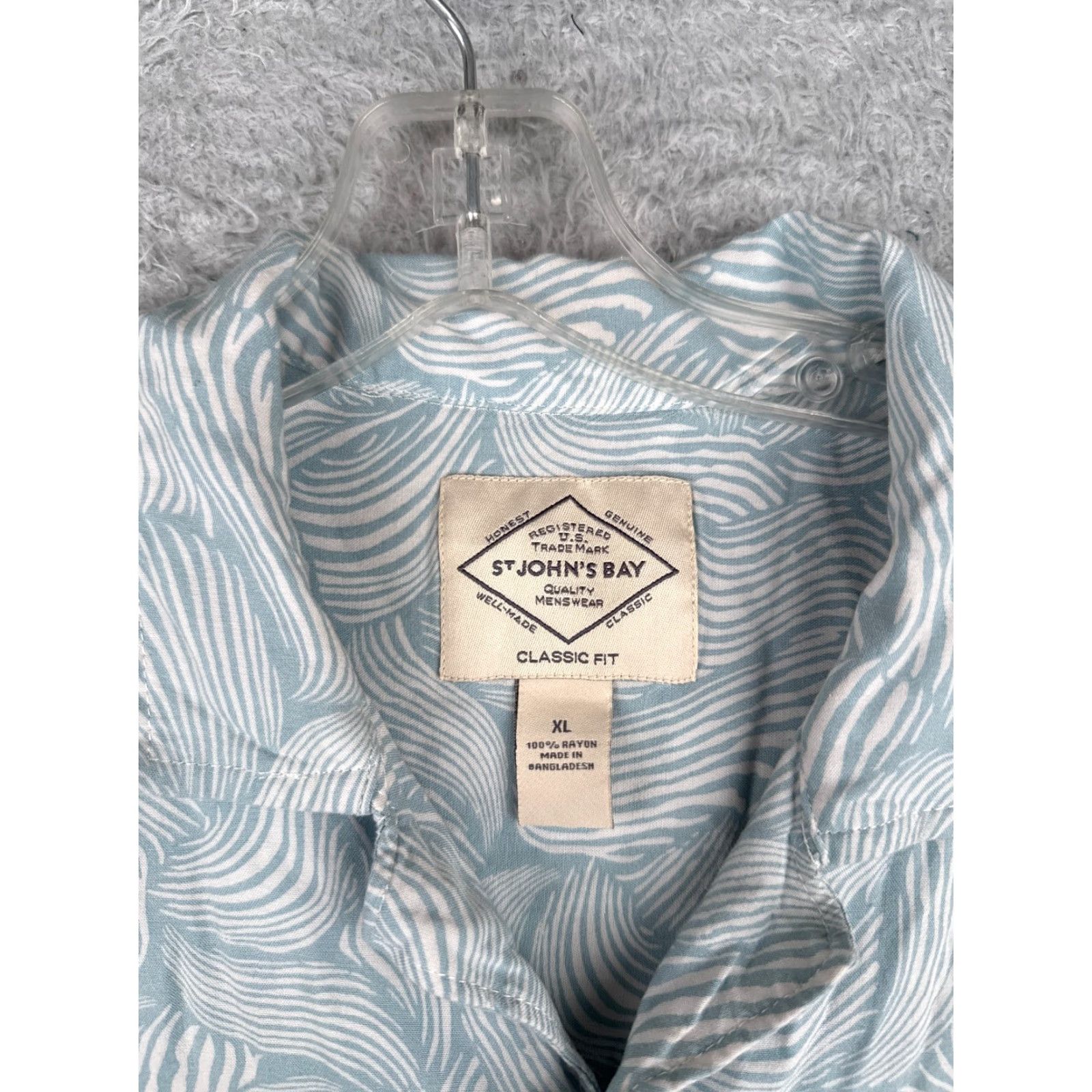 Vintage VINTAGE St. John's Bay Button-Up Hawaiian Shirt Men XL Blue White Waves 100% Rayon Floral Short Sleeve Mens Size US XL / EU 56 / 4 - 7 Thumbnail