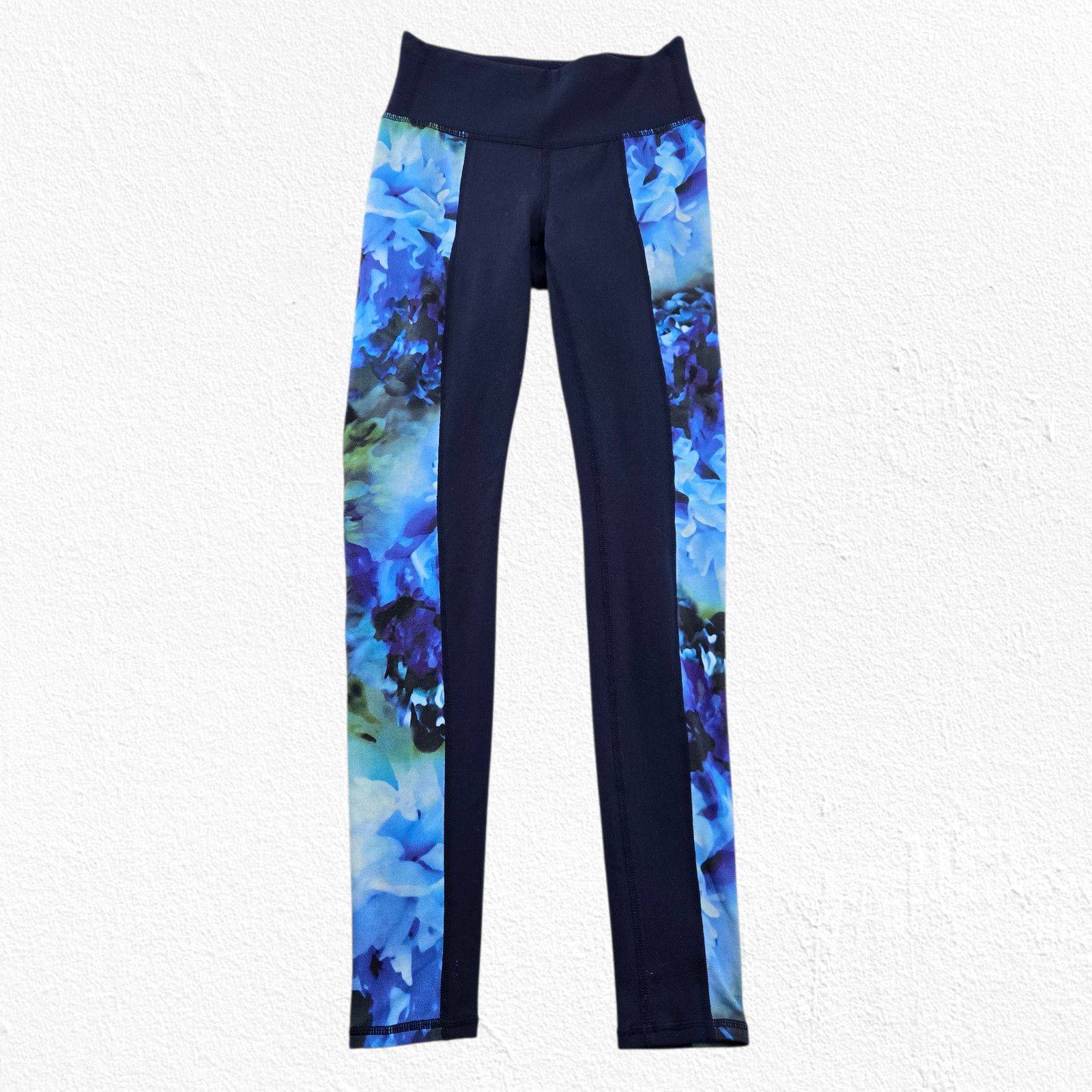 Athleta Athleta Black Blue Floral Leggings Activewear Size XS Size 26" / US 2 / IT 38 - 3 Thumbnail