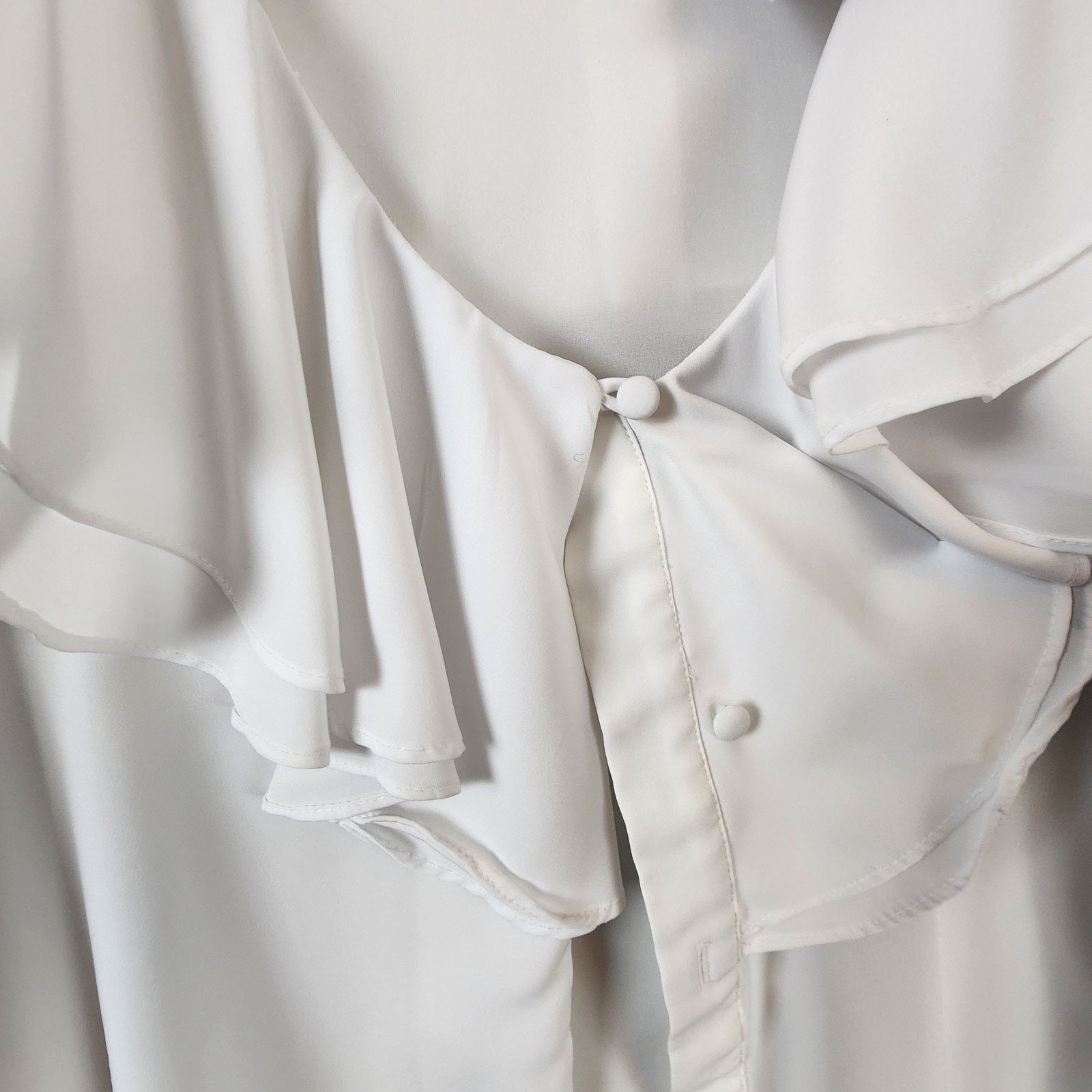 Other Christie & Jill Ruffle Front Blouse Size 4 White Long Sleeve Size S / US 4 / IT 40 - 7 Thumbnail