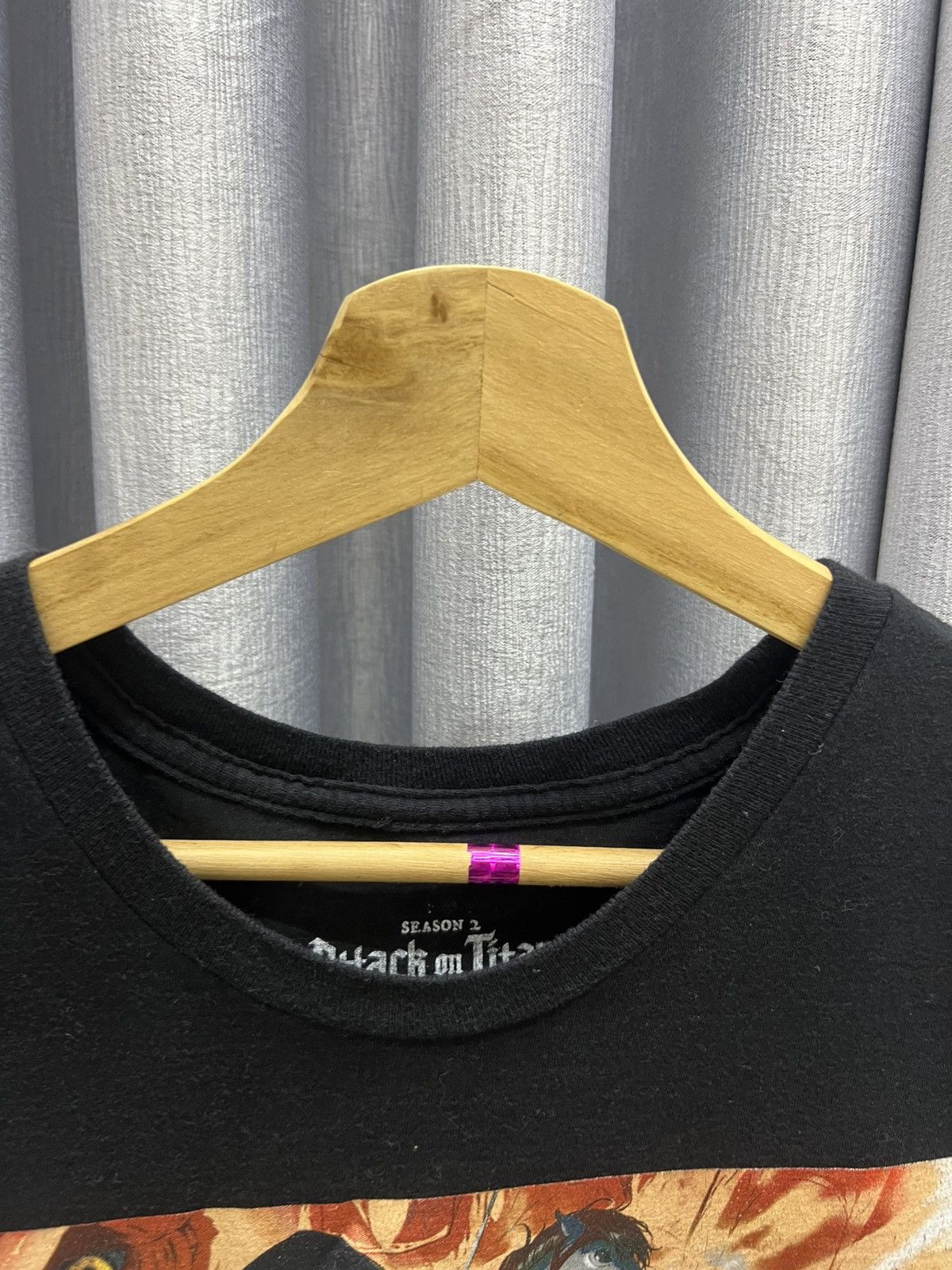Anime ATTACK OF TITAN SEASON 2 DISTRESSED SLEVELESS CROPPED TEE Size US M / EU 48-50 / 2 - 7 Thumbnail