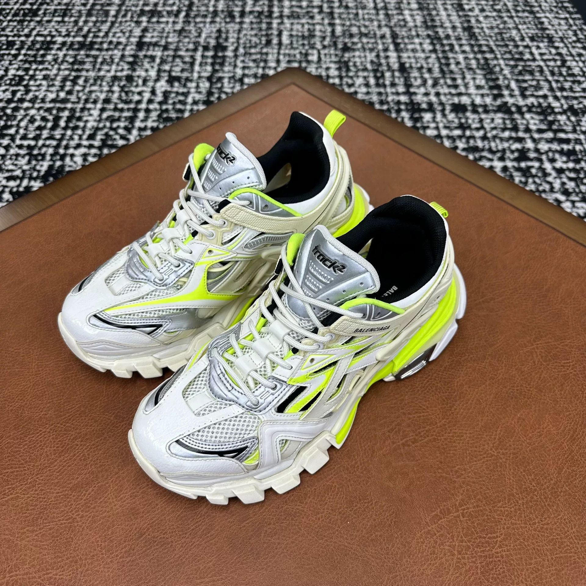 Balenciaga Balenciaga Yellow Lowtop Sneakers 8 Men Size US 8 / EU 41 - 1 Thumbnail