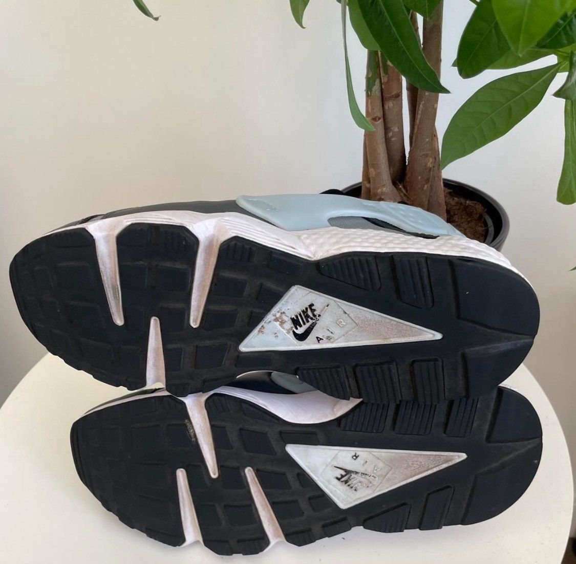 Nike Nike Air Huarache Swoosh! Black Light Smoke Grey DD1068-008 Size US 8 / EU 41 - 6 Thumbnail