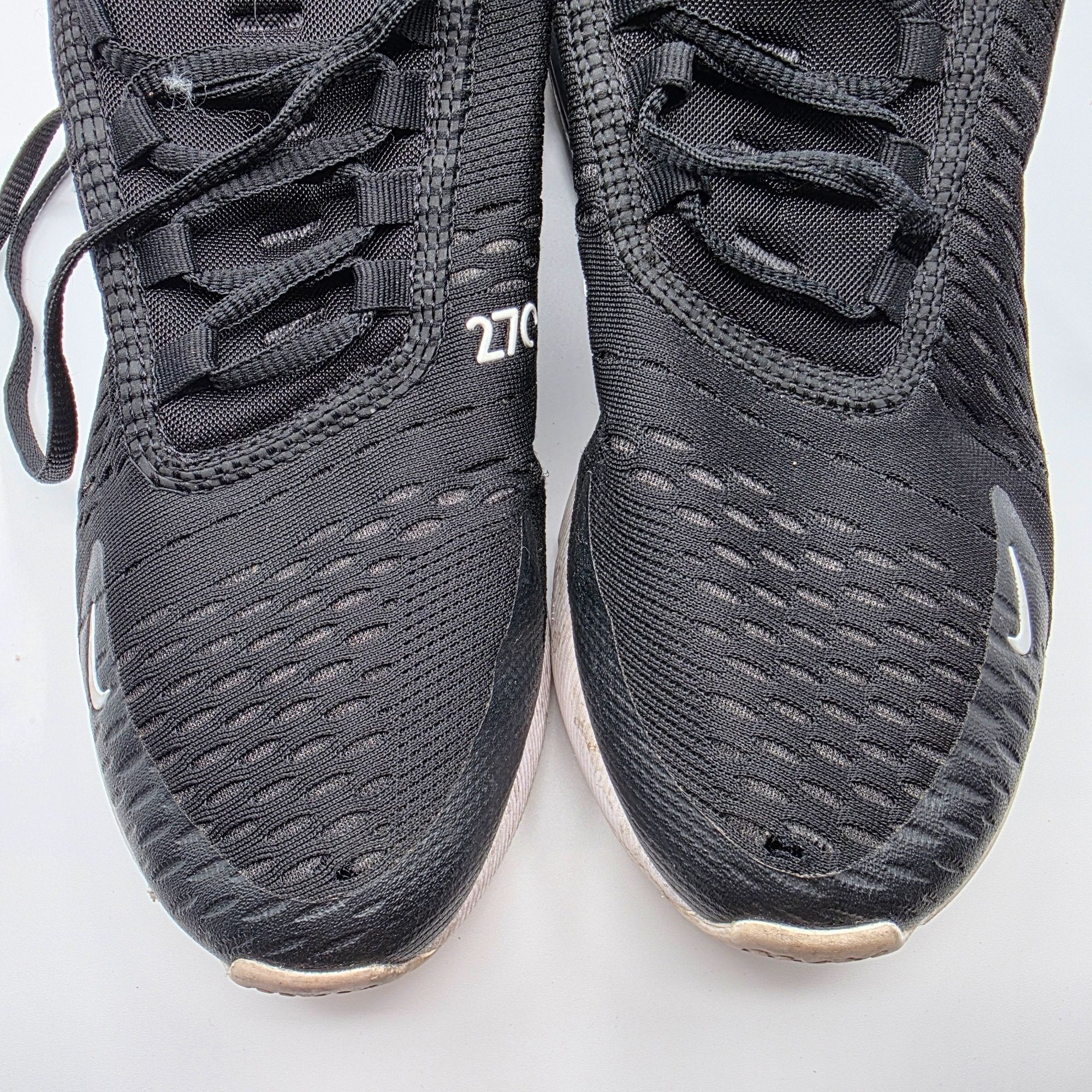 Nike Nike Air Max 270 Womens Size 8 Black White Athletic Shoes Sn Size US 8 / IT 38 - 8 Thumbnail